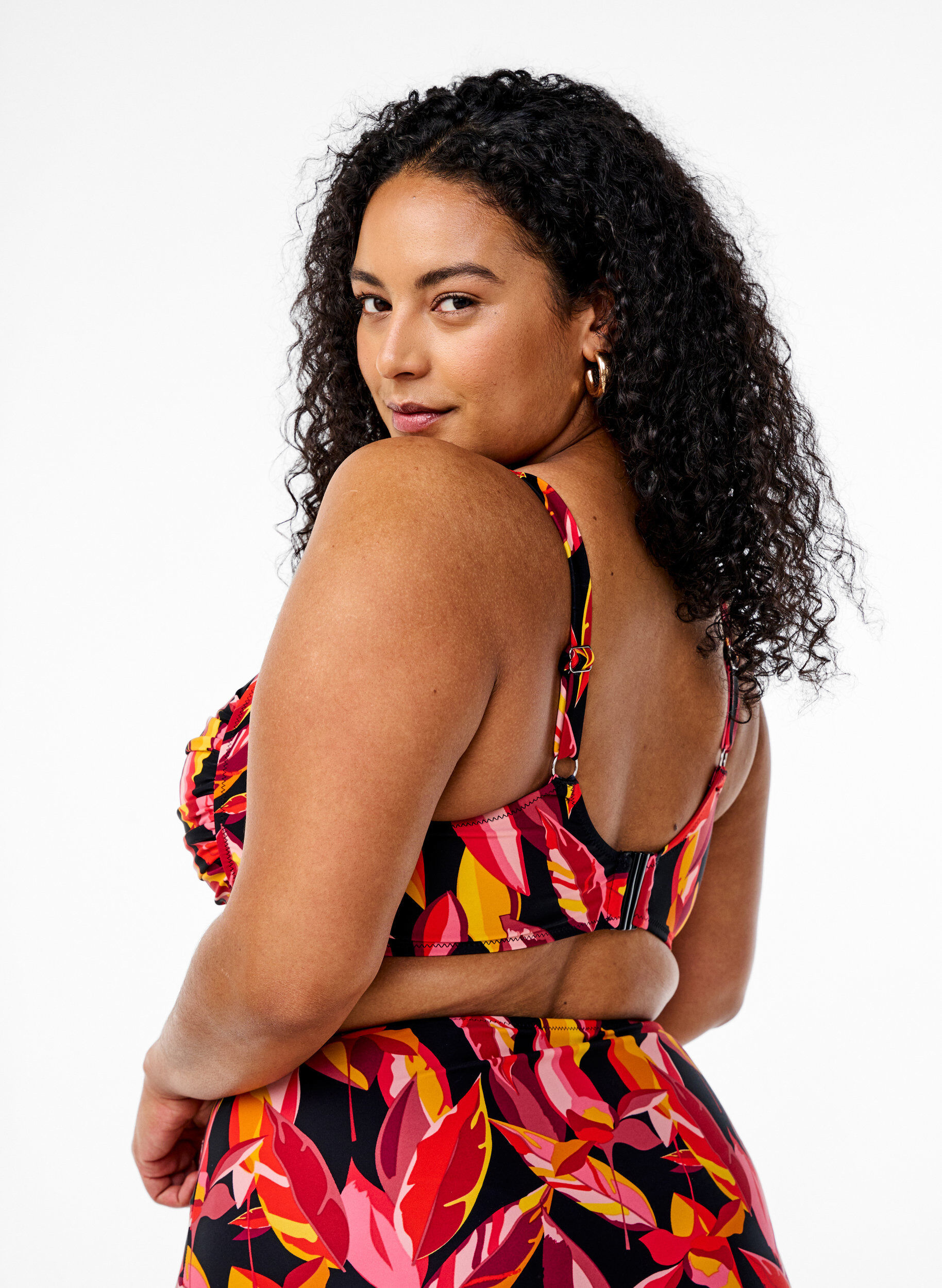 Zizzi Wattierter Bikini-Oberteil mit Print, Rot, Model image number 1