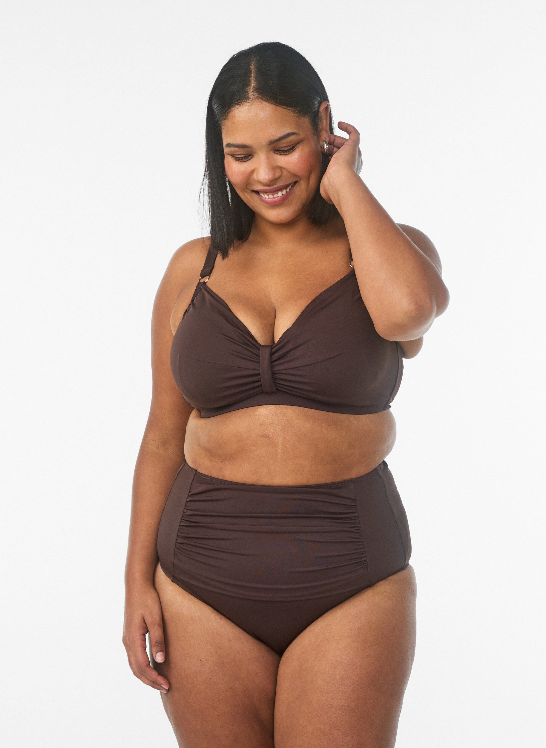 Bikini-Unterteil mit hoher Taille, Braun, Model