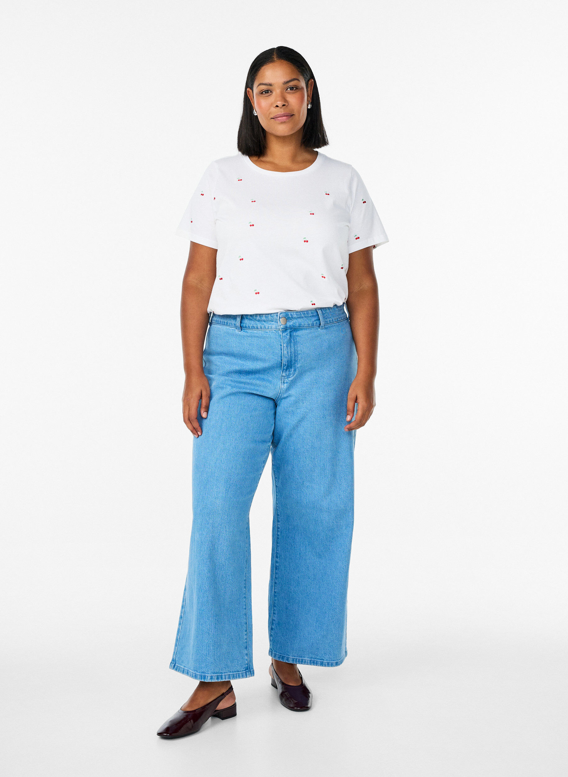 ZizziT-Shirt aus Bio-Baumwolle mit aufgestickten Motiven, Wei&szlig;, Model image number 1