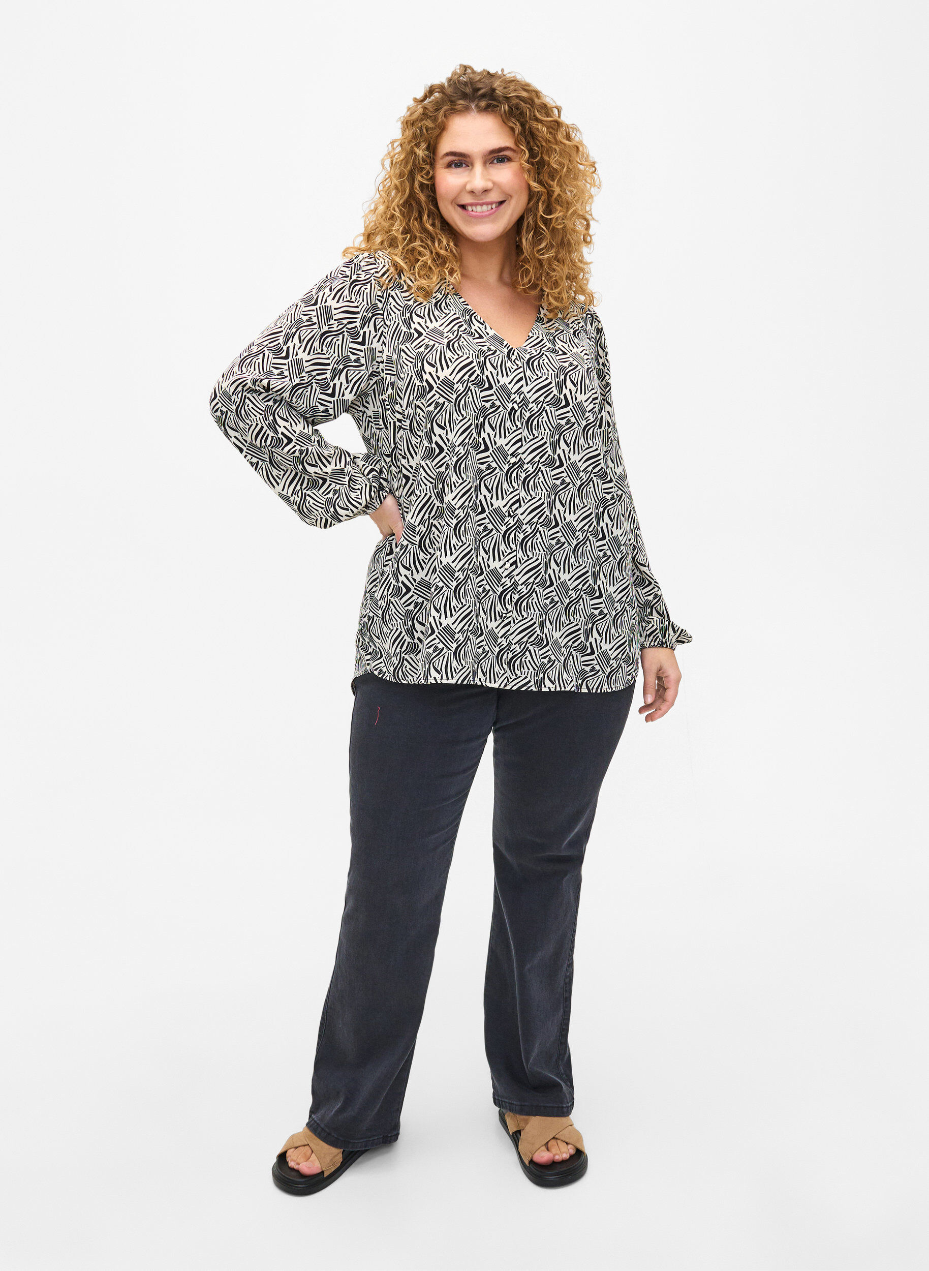 Zizzi  Hemdbluse mit V-Ausschnitt und Aufdruck, Birch Graphic, Model image number 2