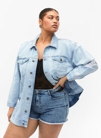 Locker sitzende Jeansjacke mit Abnutzungsdetails, Light blue denim, Model