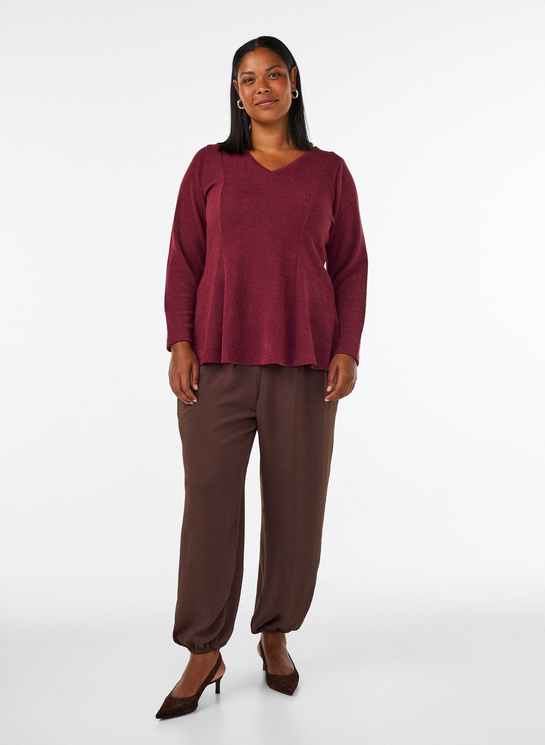Hoch taillierte Ballonhose, Braun, Model