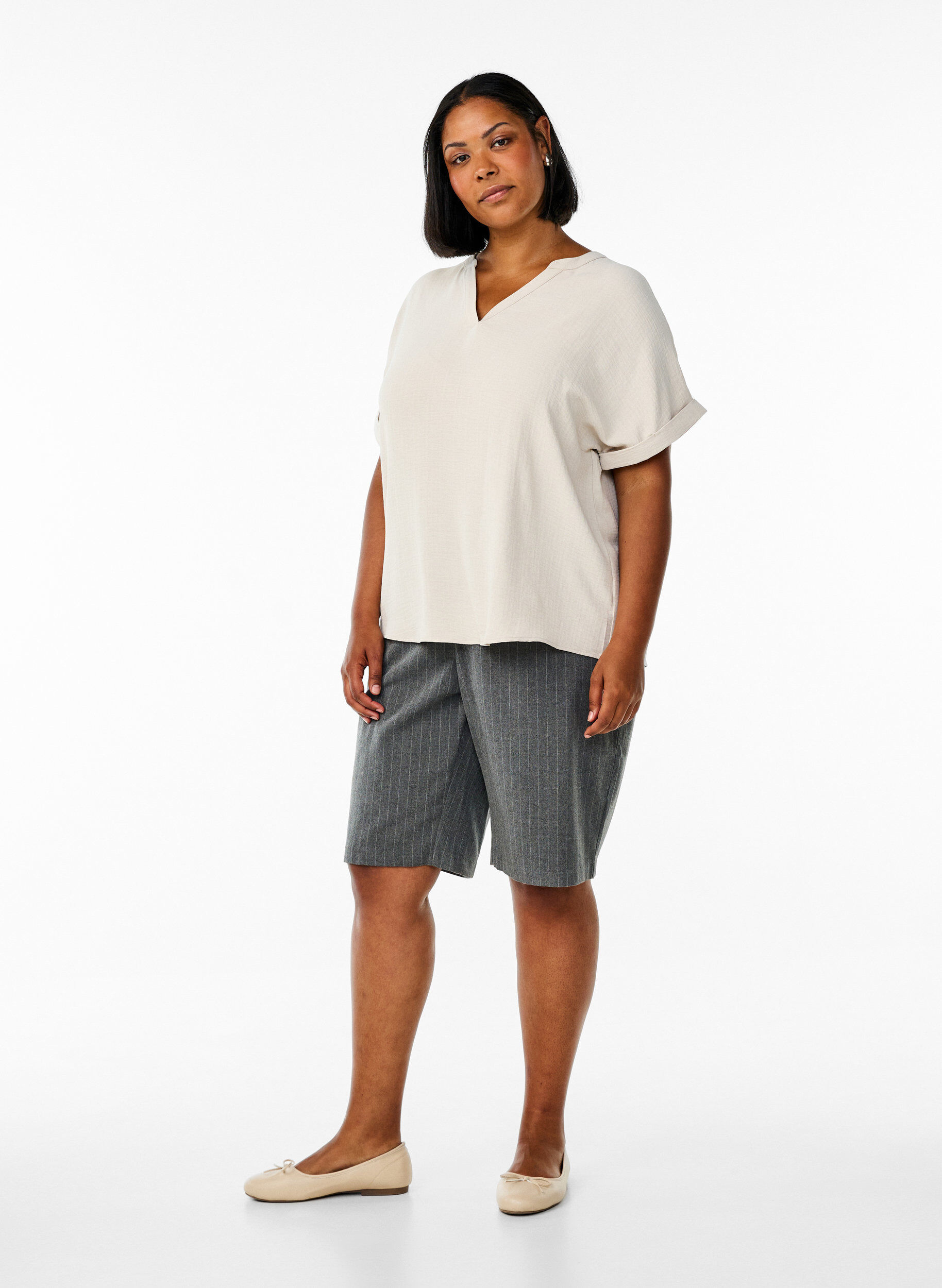 ZizziLockere Bluse mit kurzen &Auml;rmeln, Beige, Model image number 1
