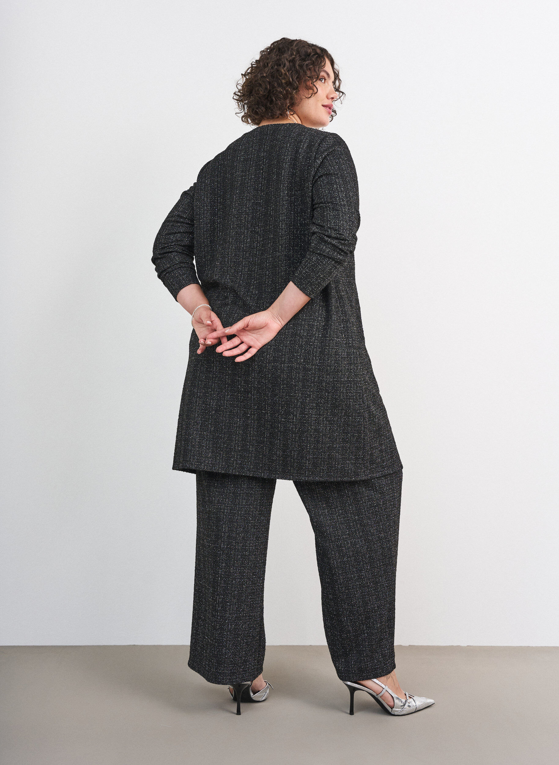ZizziHose aus Boucl&eacute; mit geradem Bein, Schwarz, Model image number 1