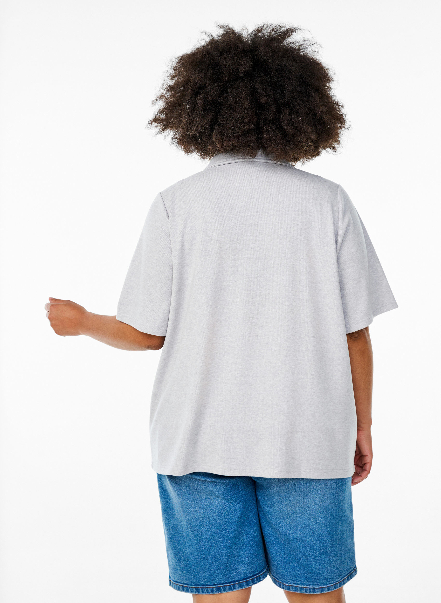 Zizzi Jersey Bluse mit Kragen und kurzen &Auml;rmeln, Grau, Model image number 2
