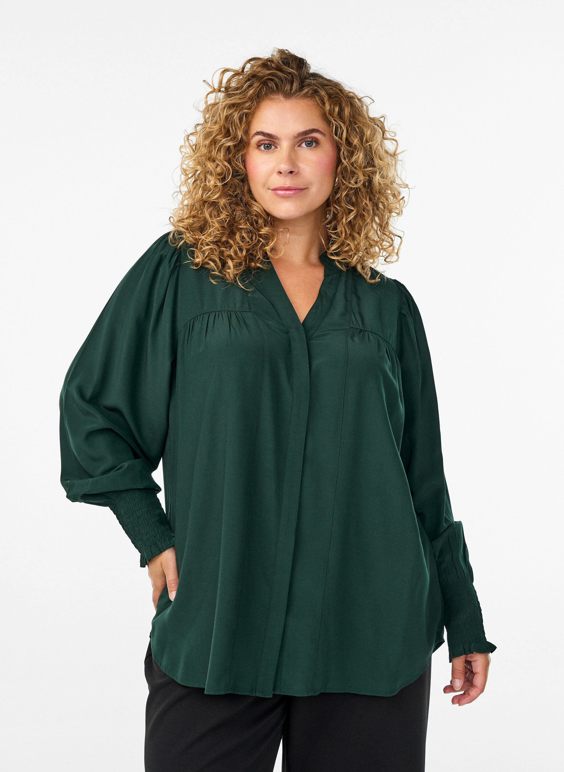 Zizzi Bluse mit R&uuml;schenkragen und Raffung, Gr&uuml;n, Model image number 0