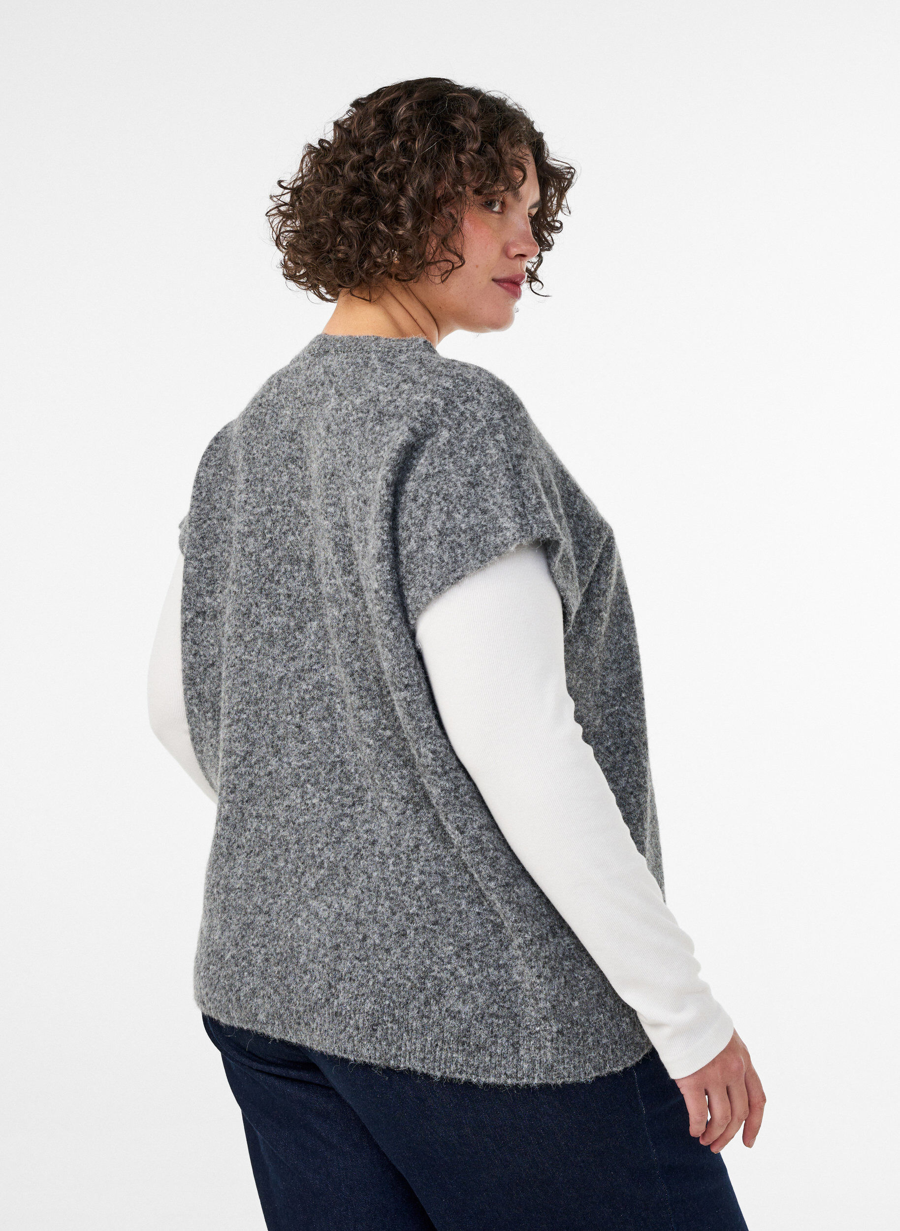 ZizziStrickweste mit V-Ausschnitt und Zierkn&ouml;pfen, Grau, Model image number 2