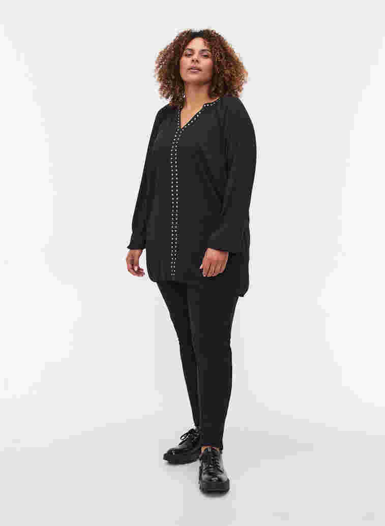 Langarm Bluse mit V-Ausschnitt und Nieten, Black, Model image number 2