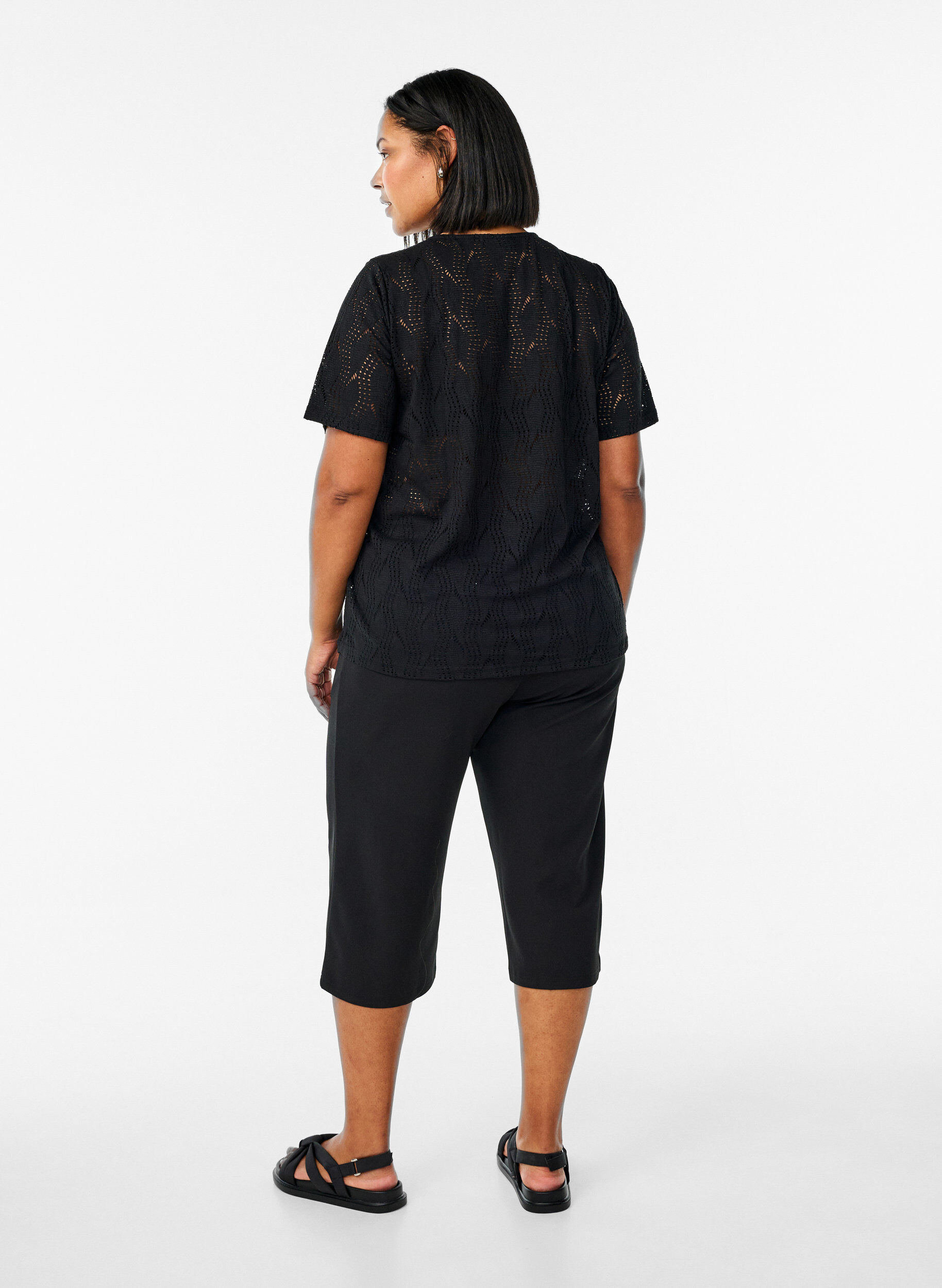 Zizzi FLASH - Hochtaillierte Knickerbocker mit lockerem Schnitt, Schwarz, Model image number 2