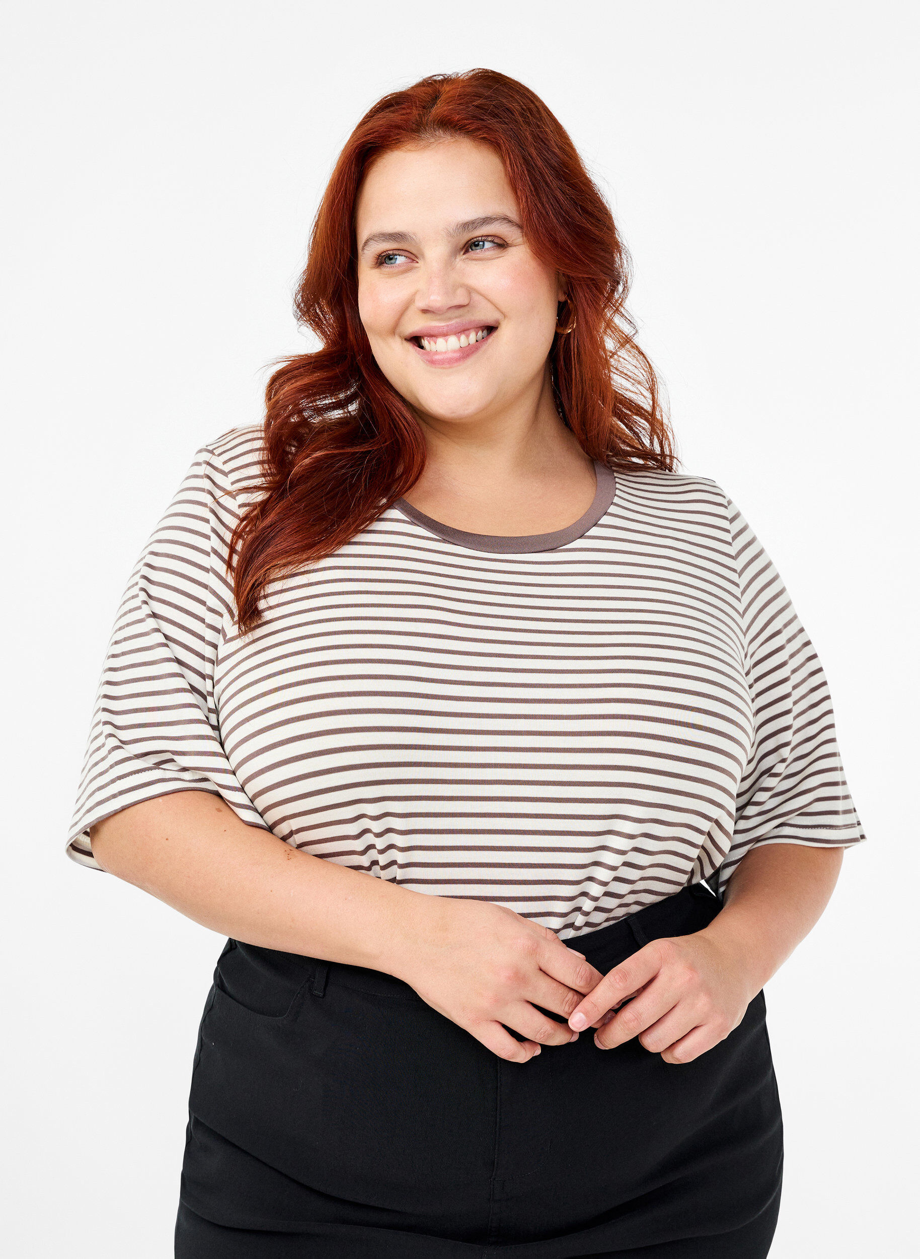 Zizzi Gestreiftes T-Shirt aus Lyocell mit Rundhalsausschnitt, Braun, Model image number 0