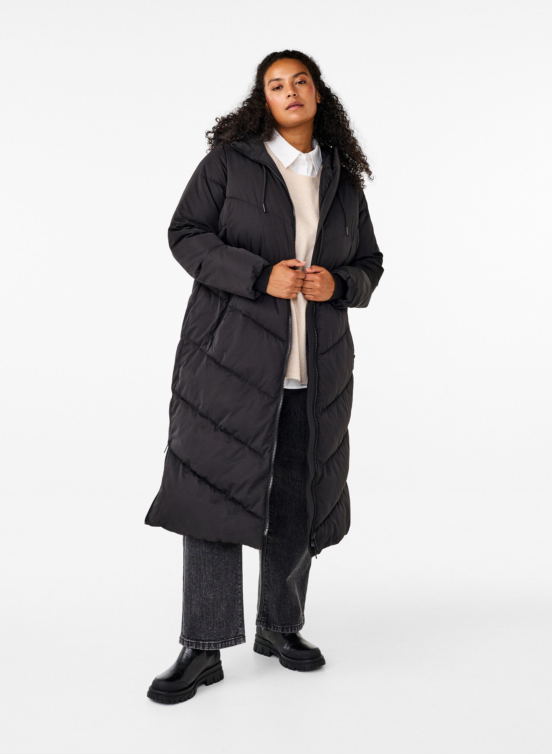 ZizziLanger Puffermantel mit Kapuze und Taschen, Schwarz, Model image number 1