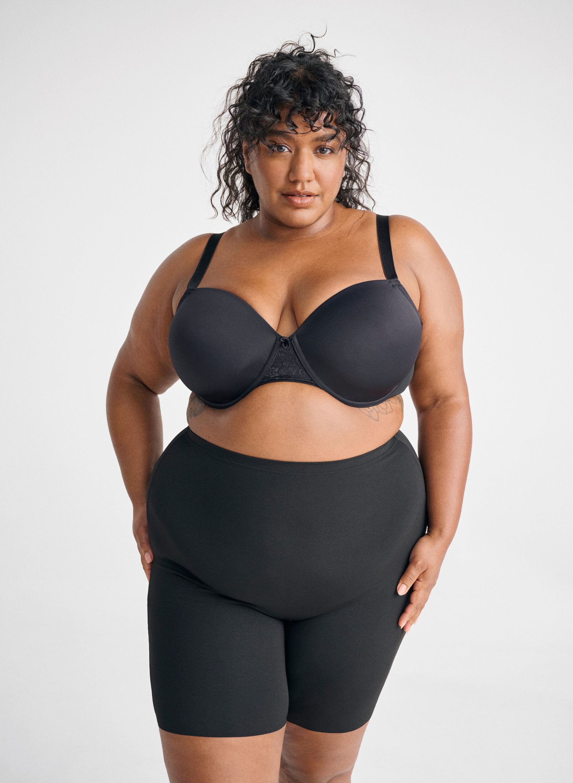 Zizzi Light Shapewear Shorts mit hoher Taille, Schwarz, Image image number 0