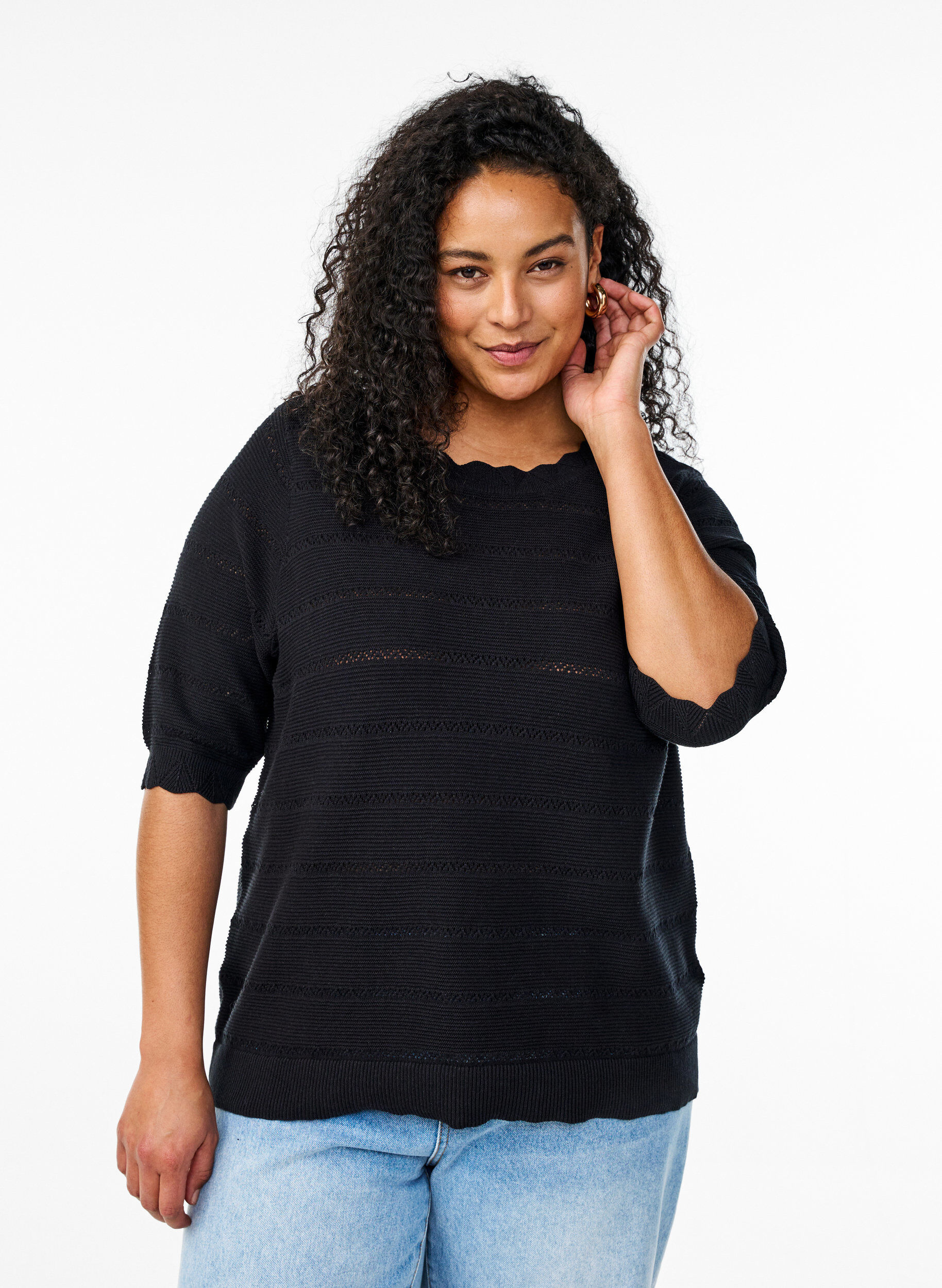 Zizzi Gestrickte Bluse mit Lochmuster in Streifenoptik und kurzen &Auml;rmeln, Schwarz, Model image number 0