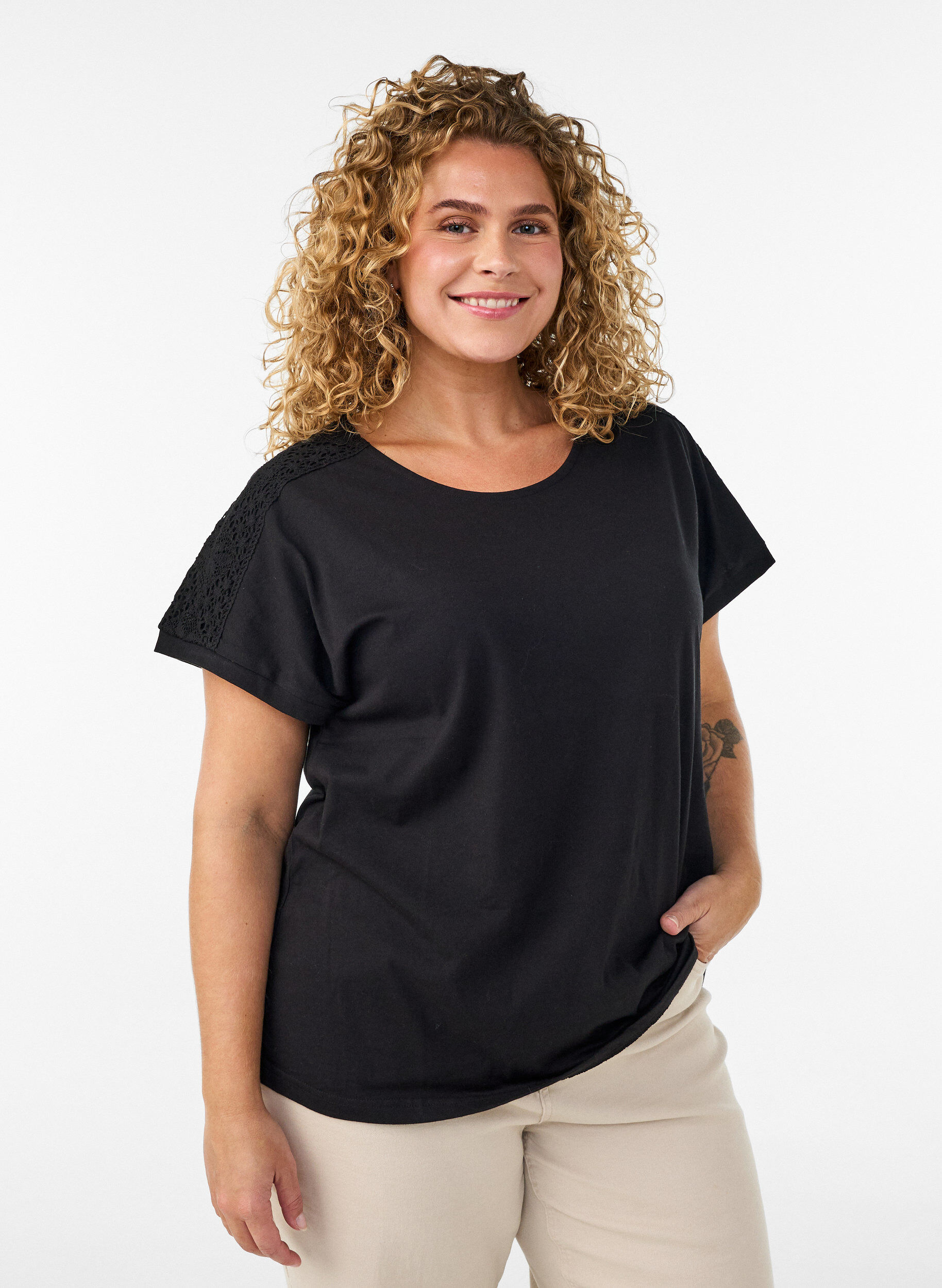 ZizziT-Shirt aus Baumwolle mit H&auml;keldetail, Schwarz, Model image number 0