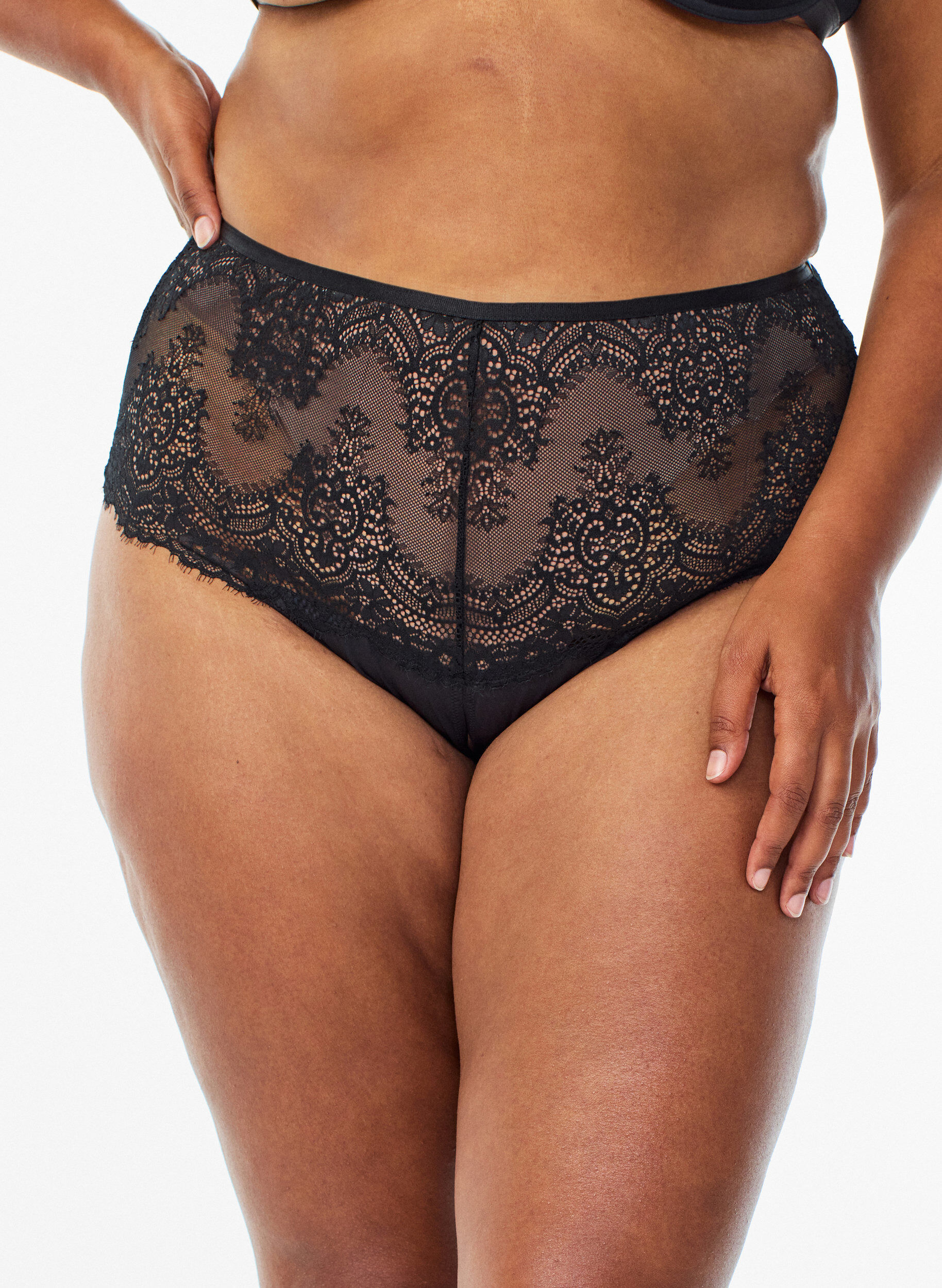Zizzi Schrittfreier Hipster-Tanga aus Spitze, Schwarz, Model image number 2