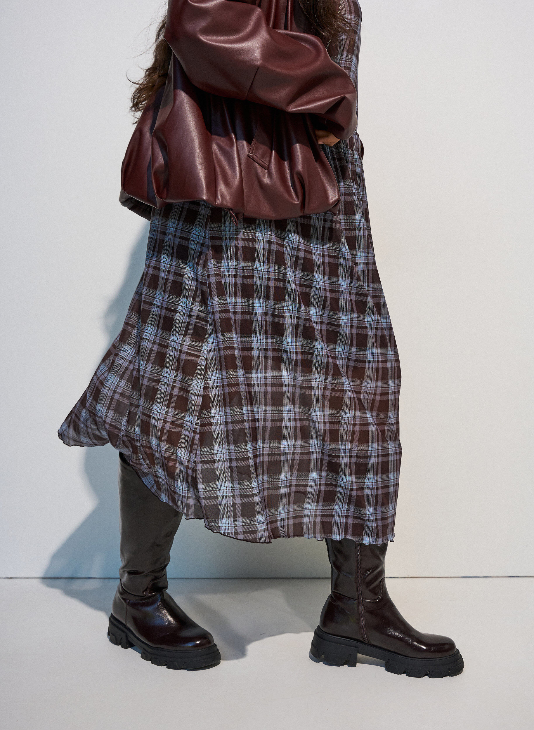 ZizziKarierter Midi-Rock aus Mesh, Blau, Model image number 2
