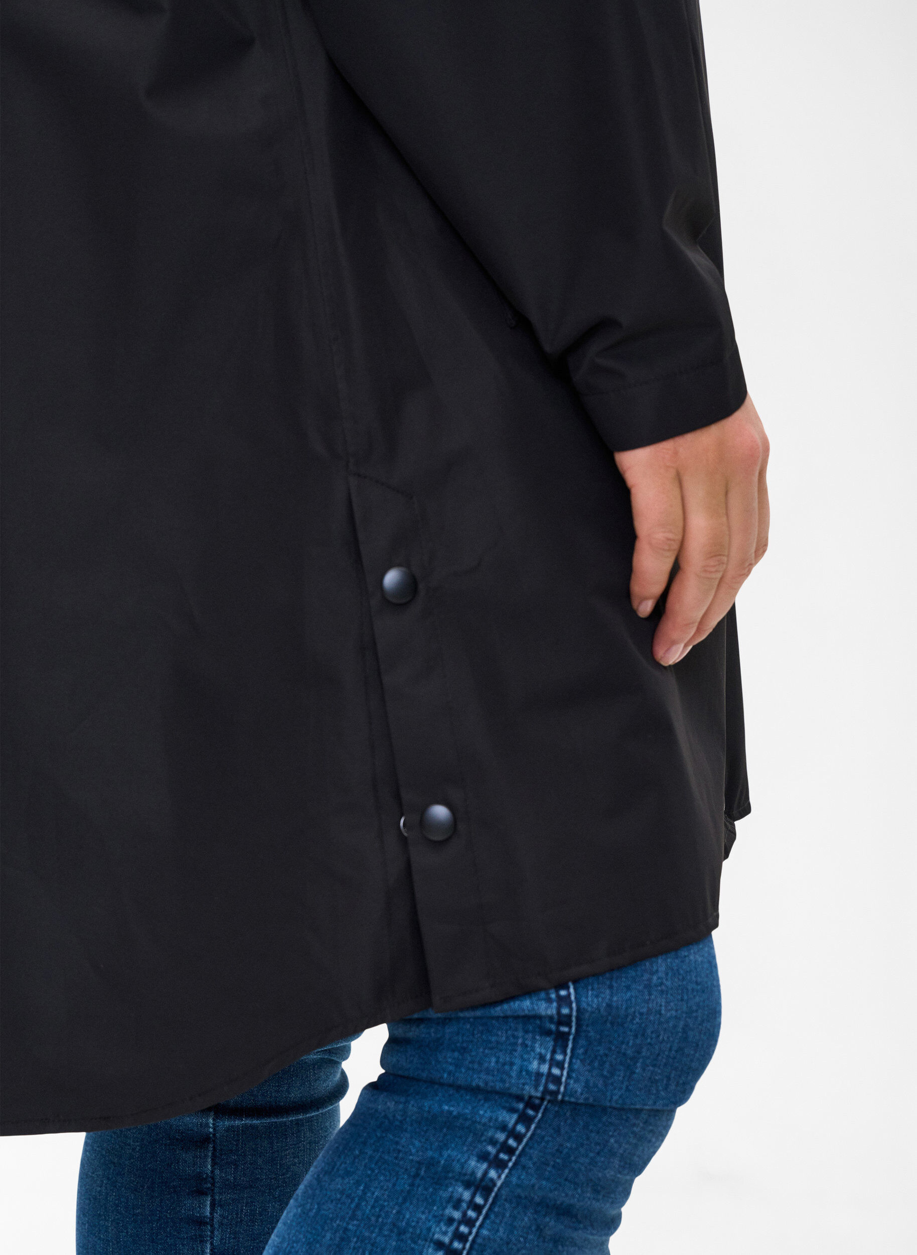 ZizziRegenmantel mit Taschen und Kapuze, Schwarz, Model image number 3