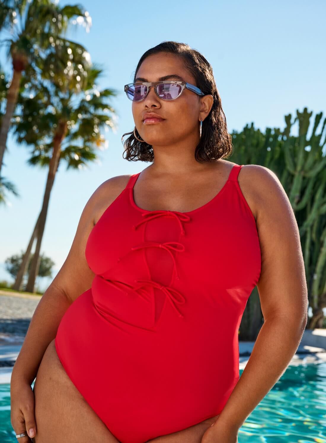 Zizzi Roter Badeanzug mit Schleifen, , Model