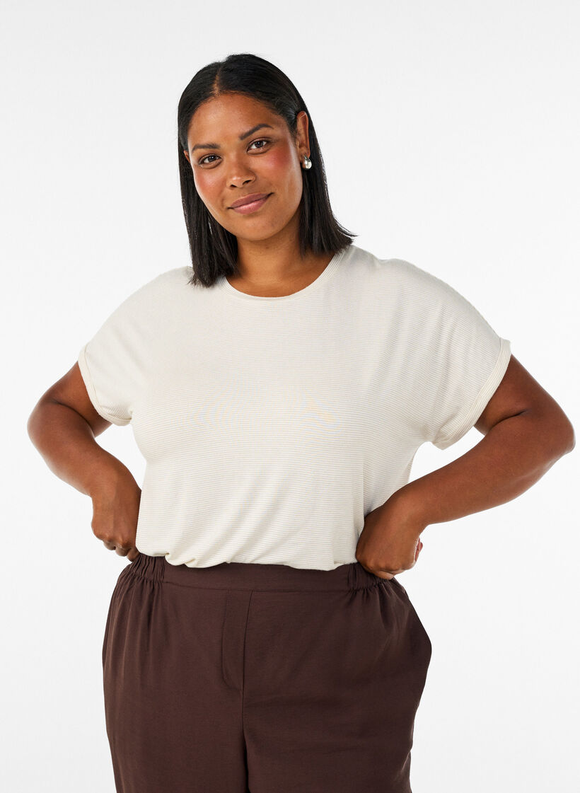 T-Shirt aus Viskose mit Glitzerstreifen, Vanille, Model image number 0