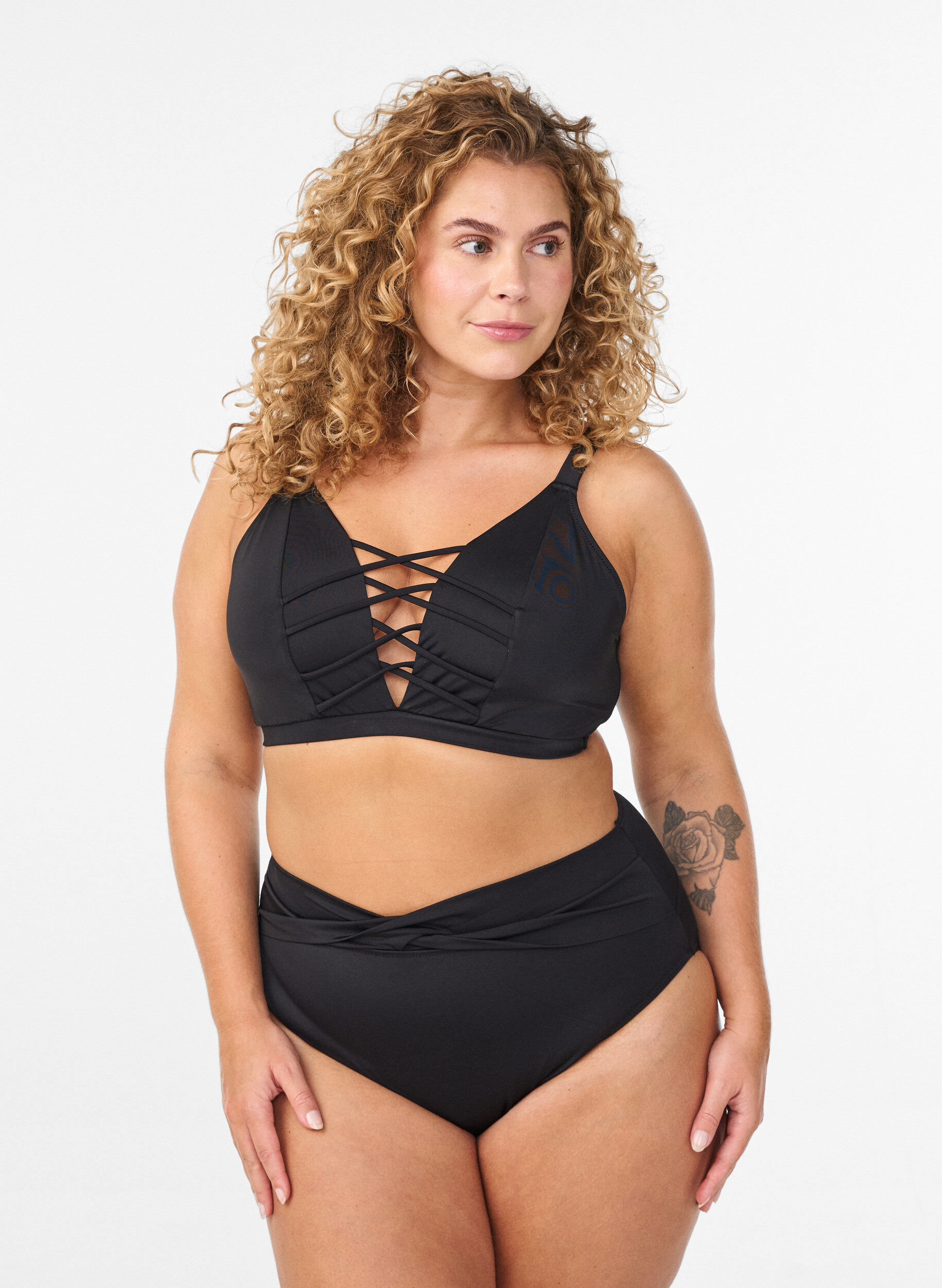 Zizzi Bikini-Slip mit Wickeldetail, Schwarz, Model image number 0