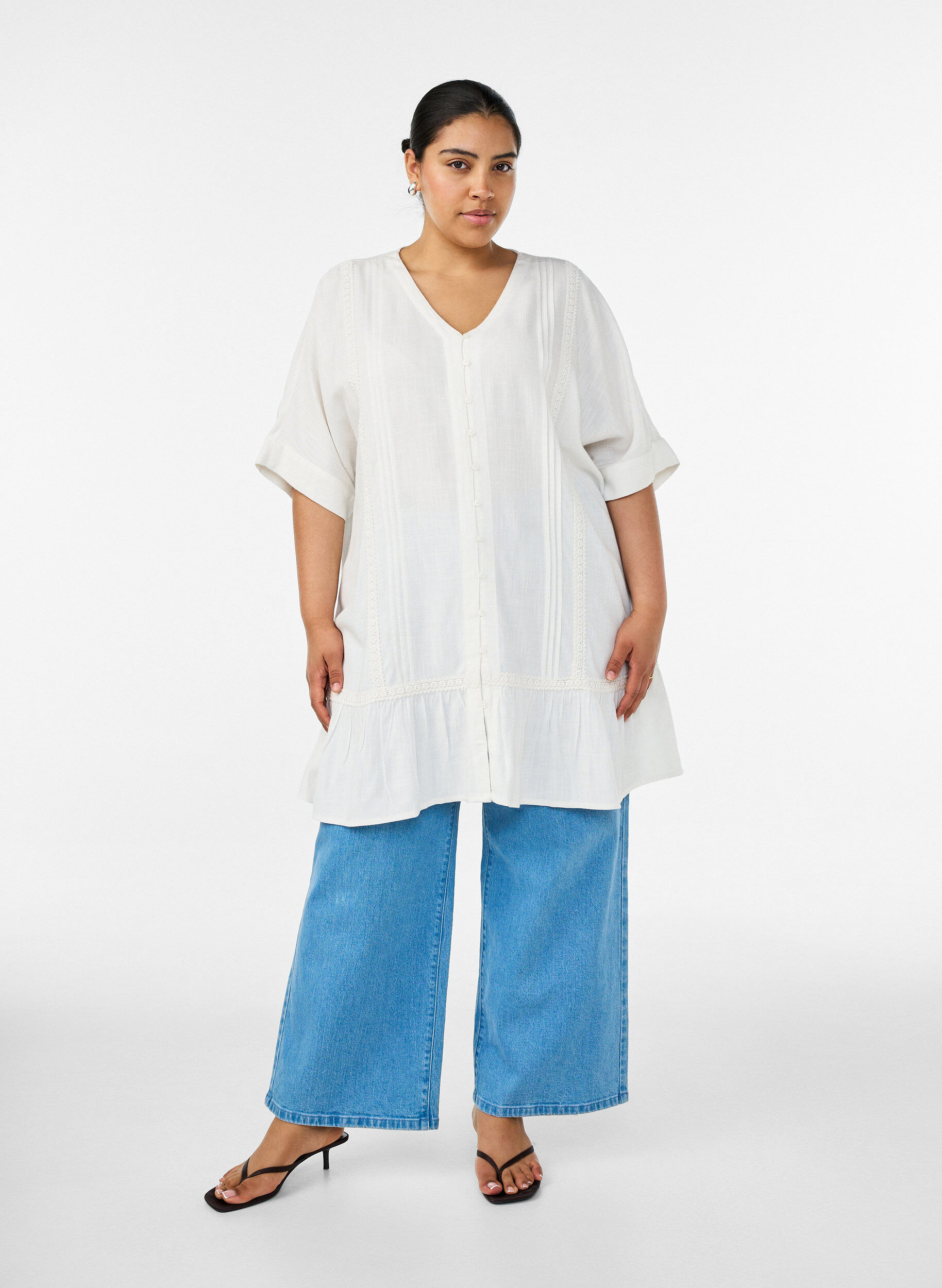 ZizziTunika aus Viskose mit Kn&ouml;pfen und R&uuml;schensaum, Vanille, Model image number 1