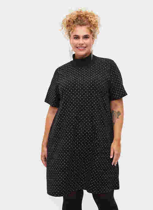 Kurzärmeliges Kleid mit Strasssteinen, Black, Model