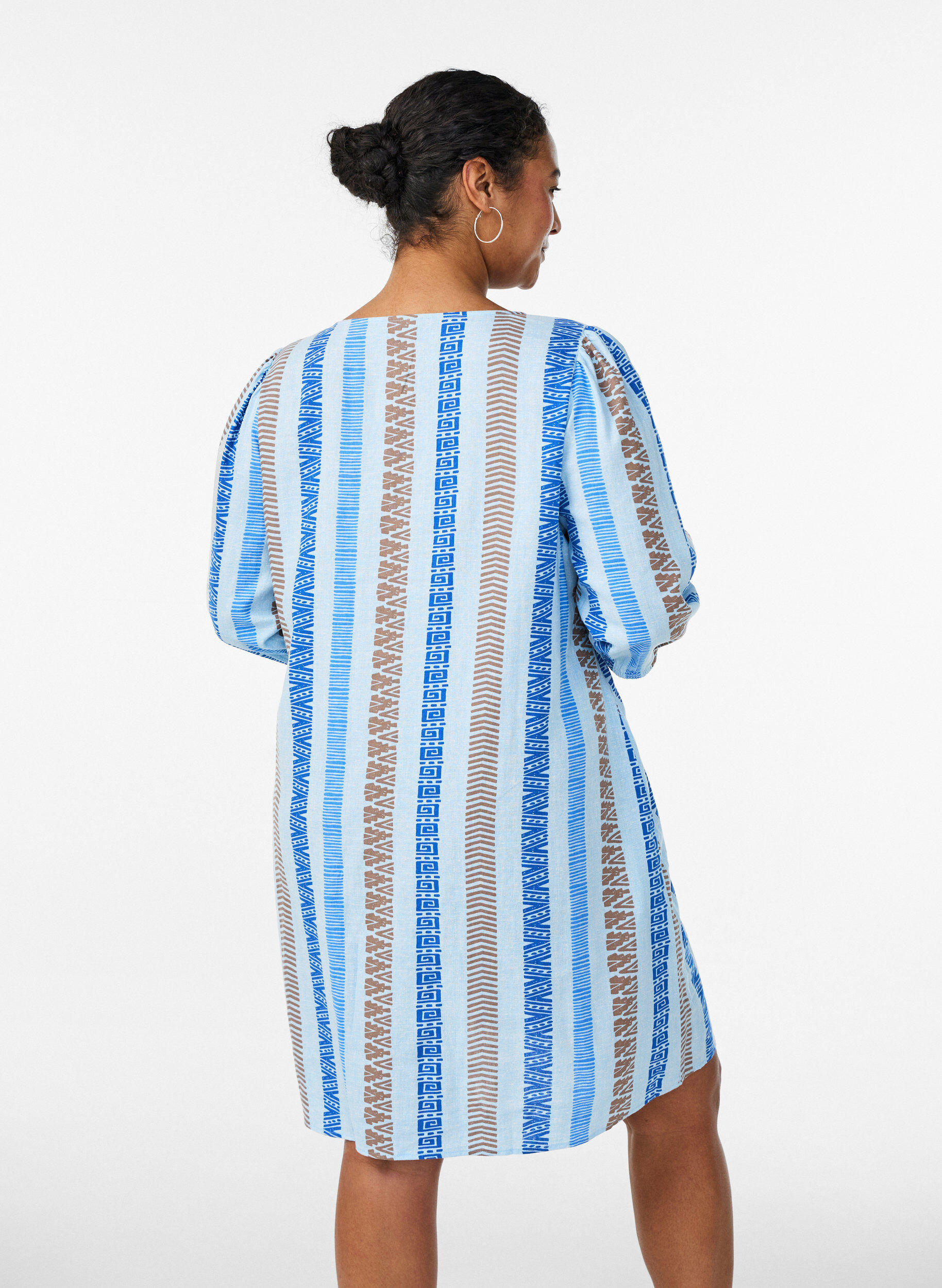 Zizzi Kurzes Kleid aus Leinen und Viskose mit 3/4-&Auml;rmeln, Blau, Model image number 2