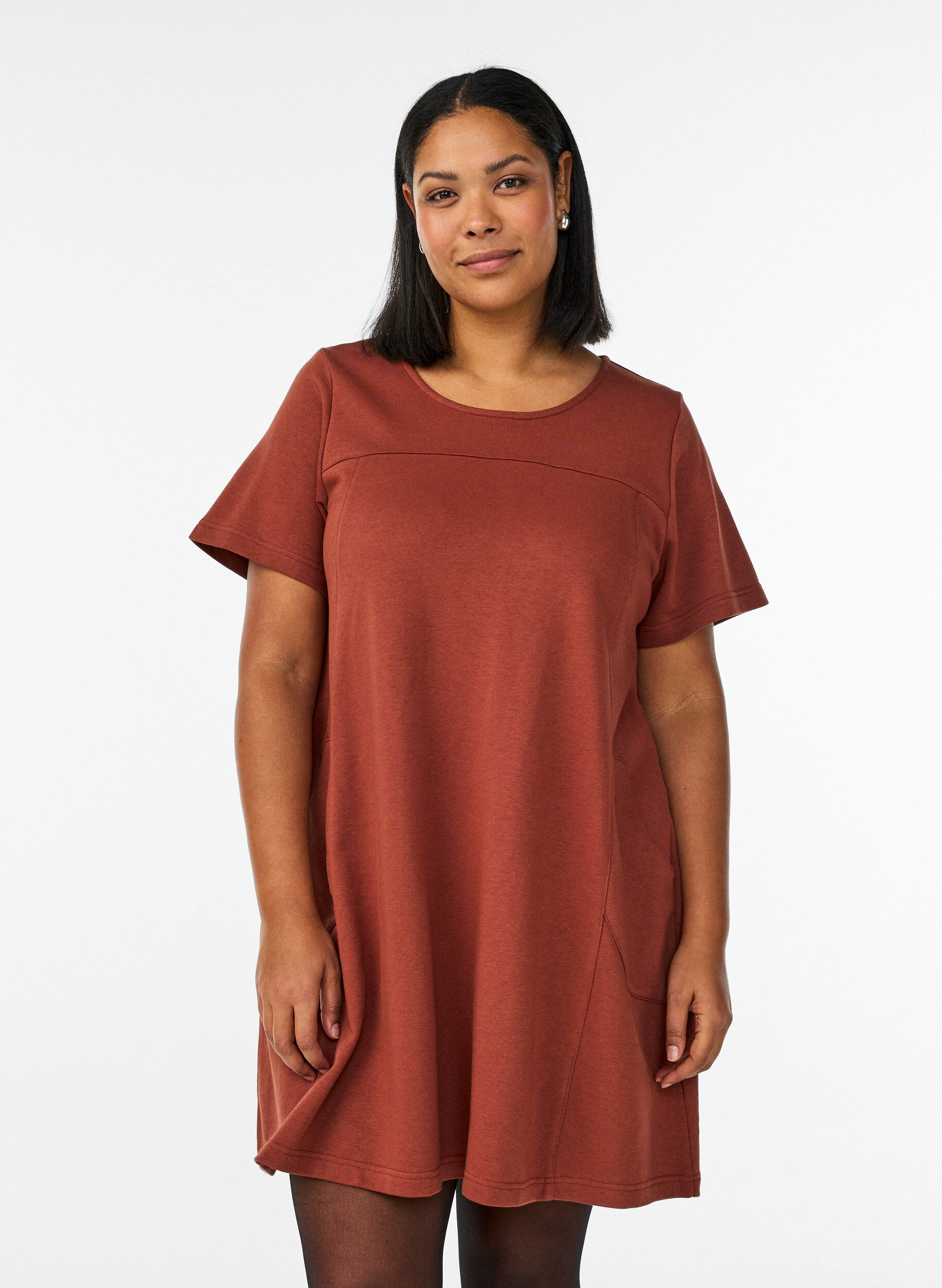 Zizzi Jerseykleid mit kurzen &Auml;rmeln und Taschen, Rot, Model image number 0