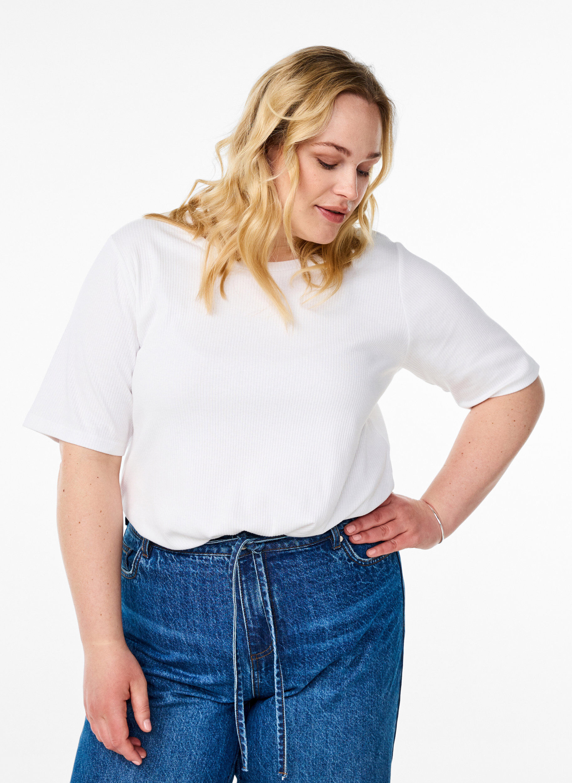 Bluse aus geripptem Jersey mit kurzen &Auml;rmeln, Wei&szlig;, Model