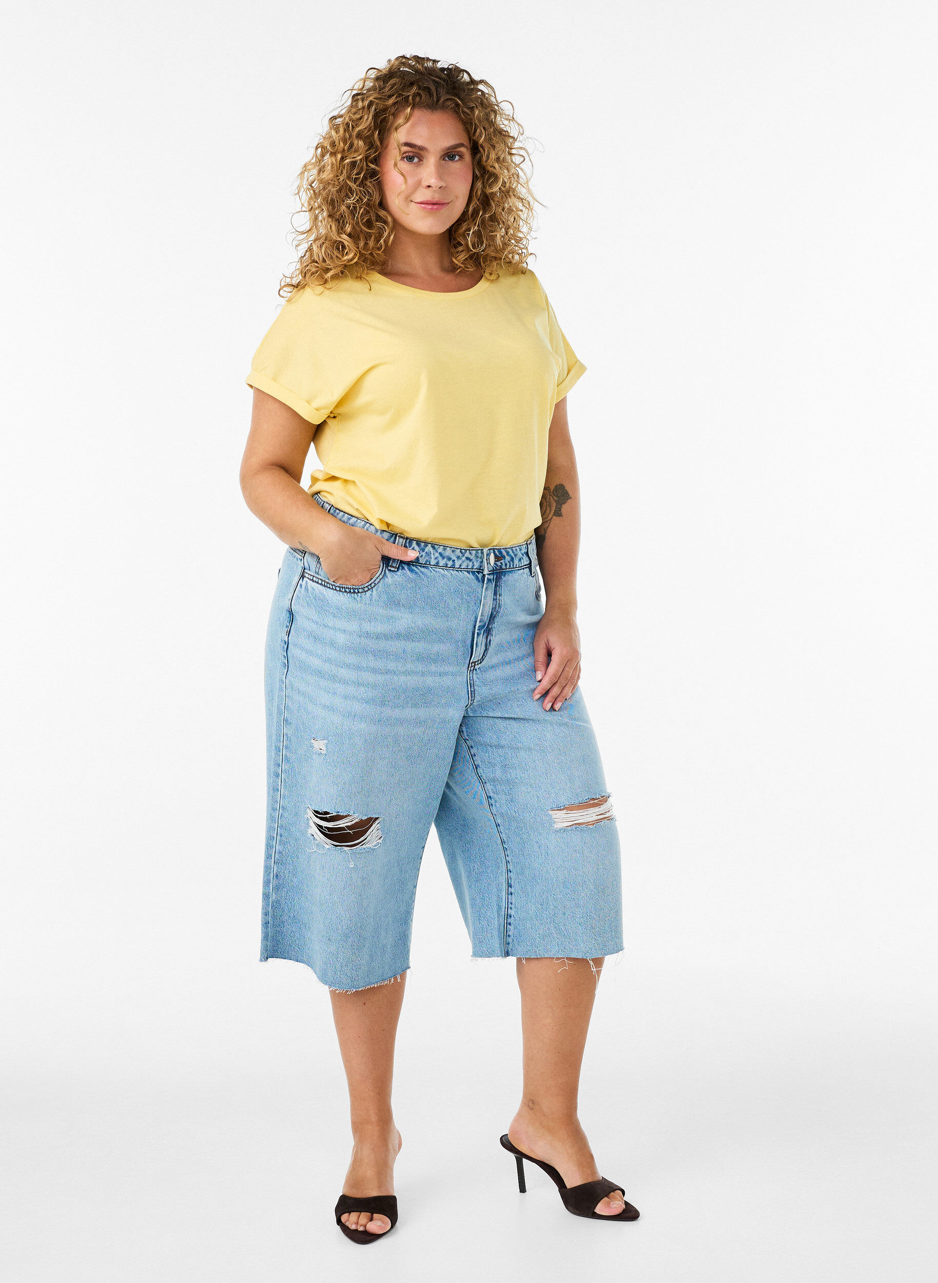 ZizziKurz&auml;rmeliges T-Shirt aus einer Baumwollmischung, Gelb, Model image number 1