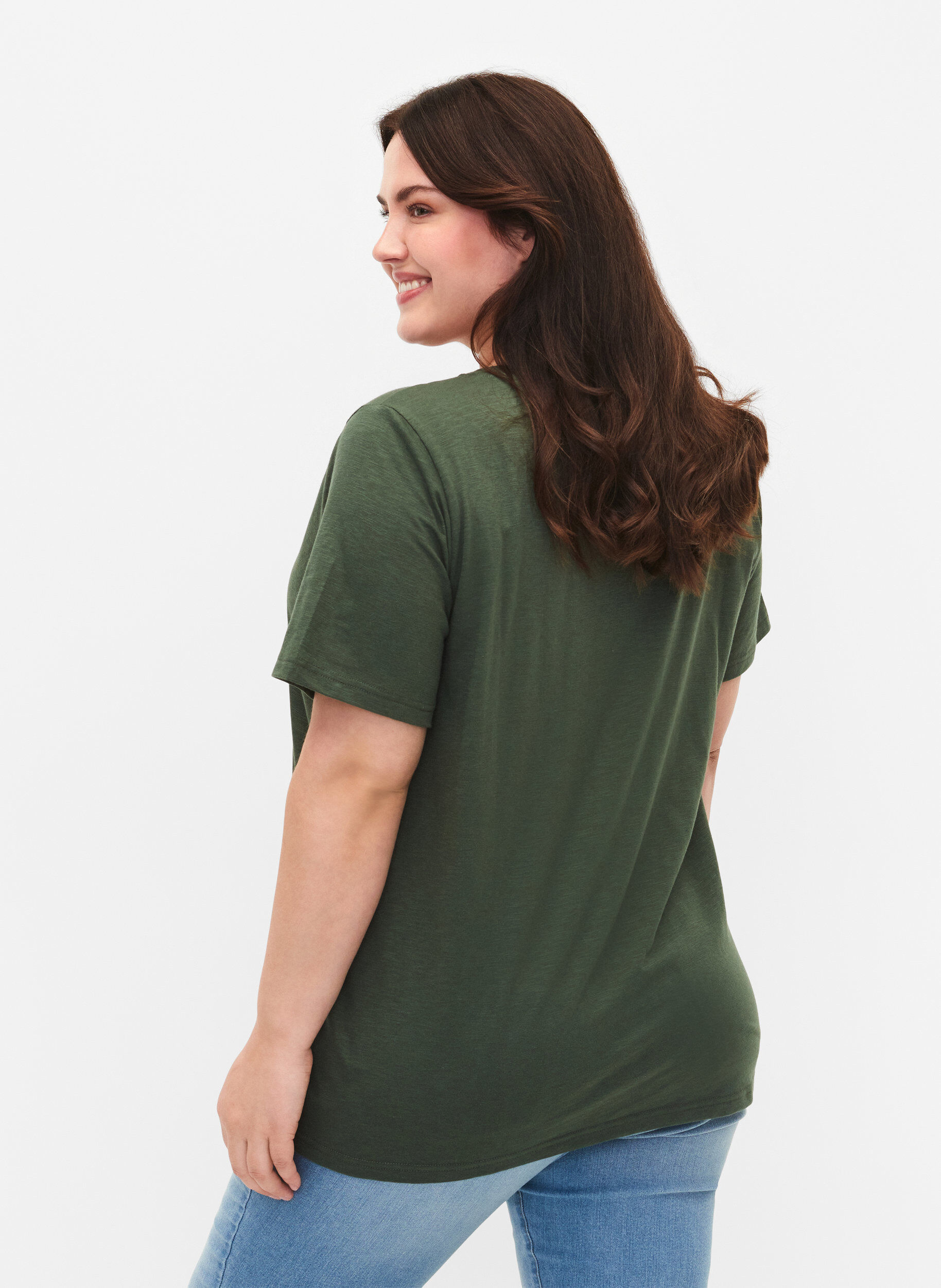 ZizziKurz&auml;rmeliges Basic T-Shirt mit V-Ausschnitt, Gr&uuml;n, Model image number 2