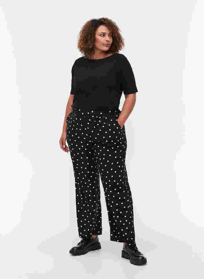 Hose mit Print und Taschen, Black Dot, Model