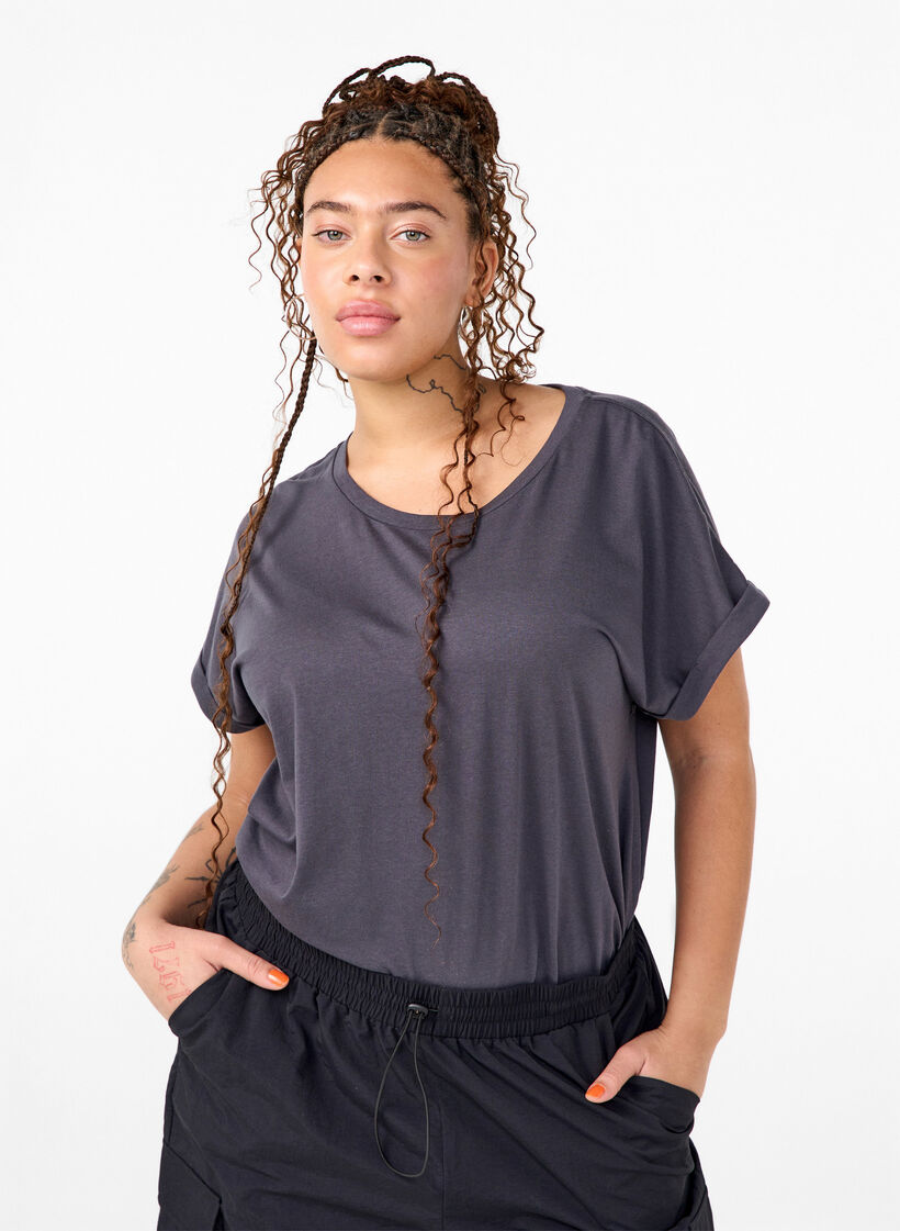Kurz&auml;rmliges T-Shirt aus einer Baumwollmischung, Grau, Model image number 0