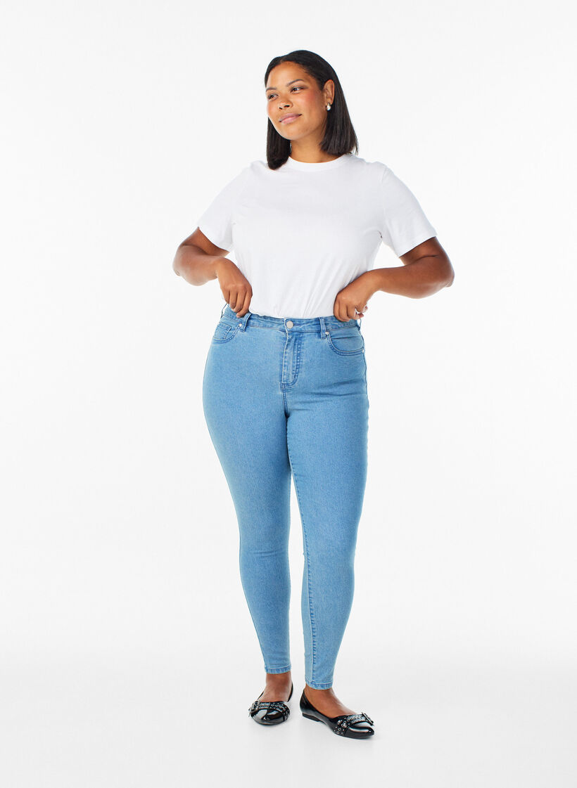 Amy Super Slim Fit Jeans mit hoher Taille, Blau, Model image number 0