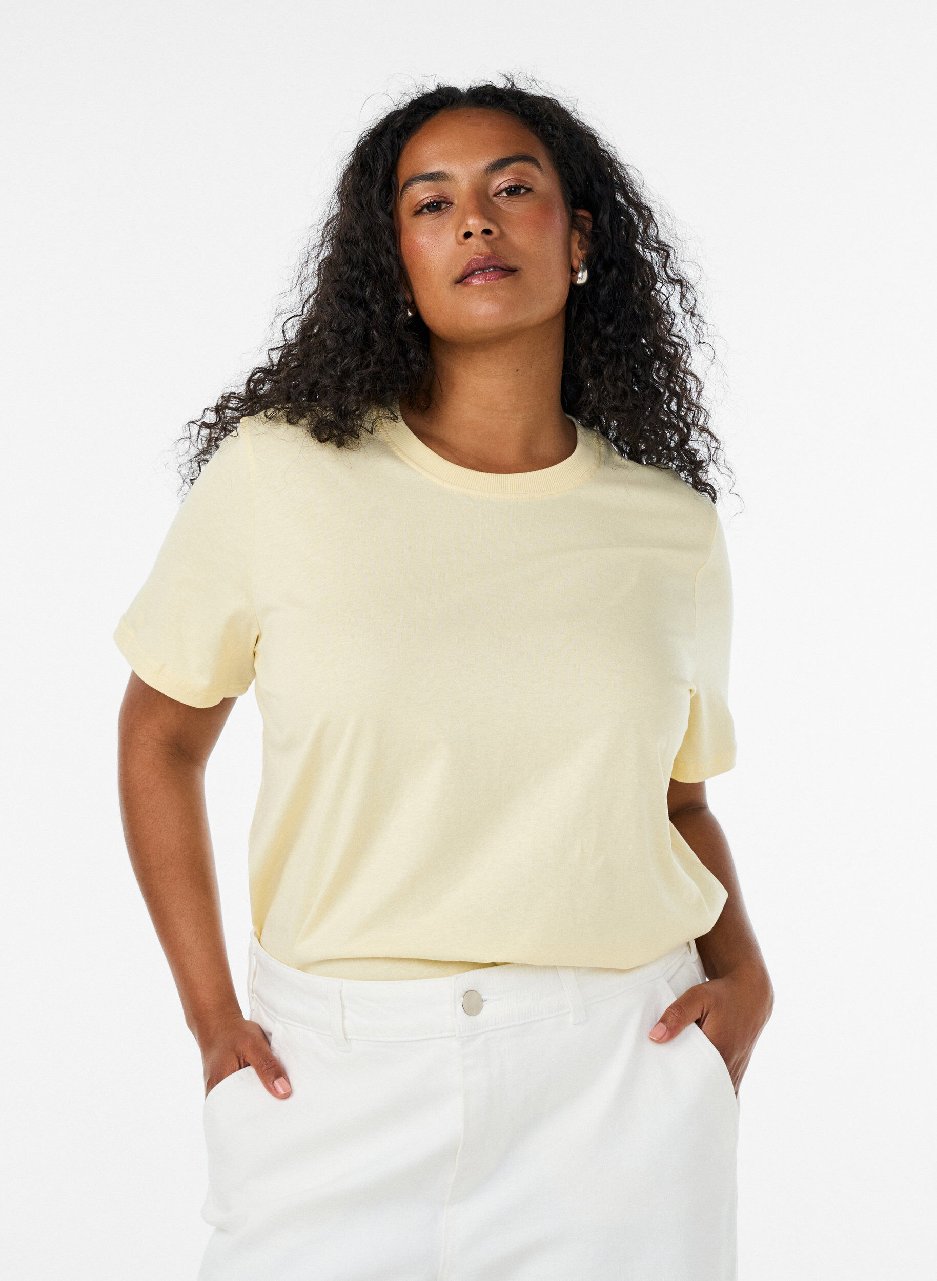 ZizziBasic T-Shirt aus Baumwolle mit Rundhalsausschnitt, Gelb, Model image number 0