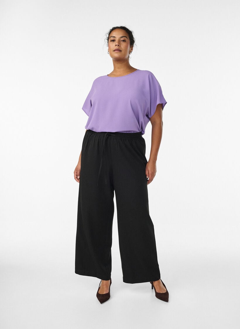 Bluse mit kurzen &Auml;rmeln und Rundhalsausschnitt, lila, Model image number 1