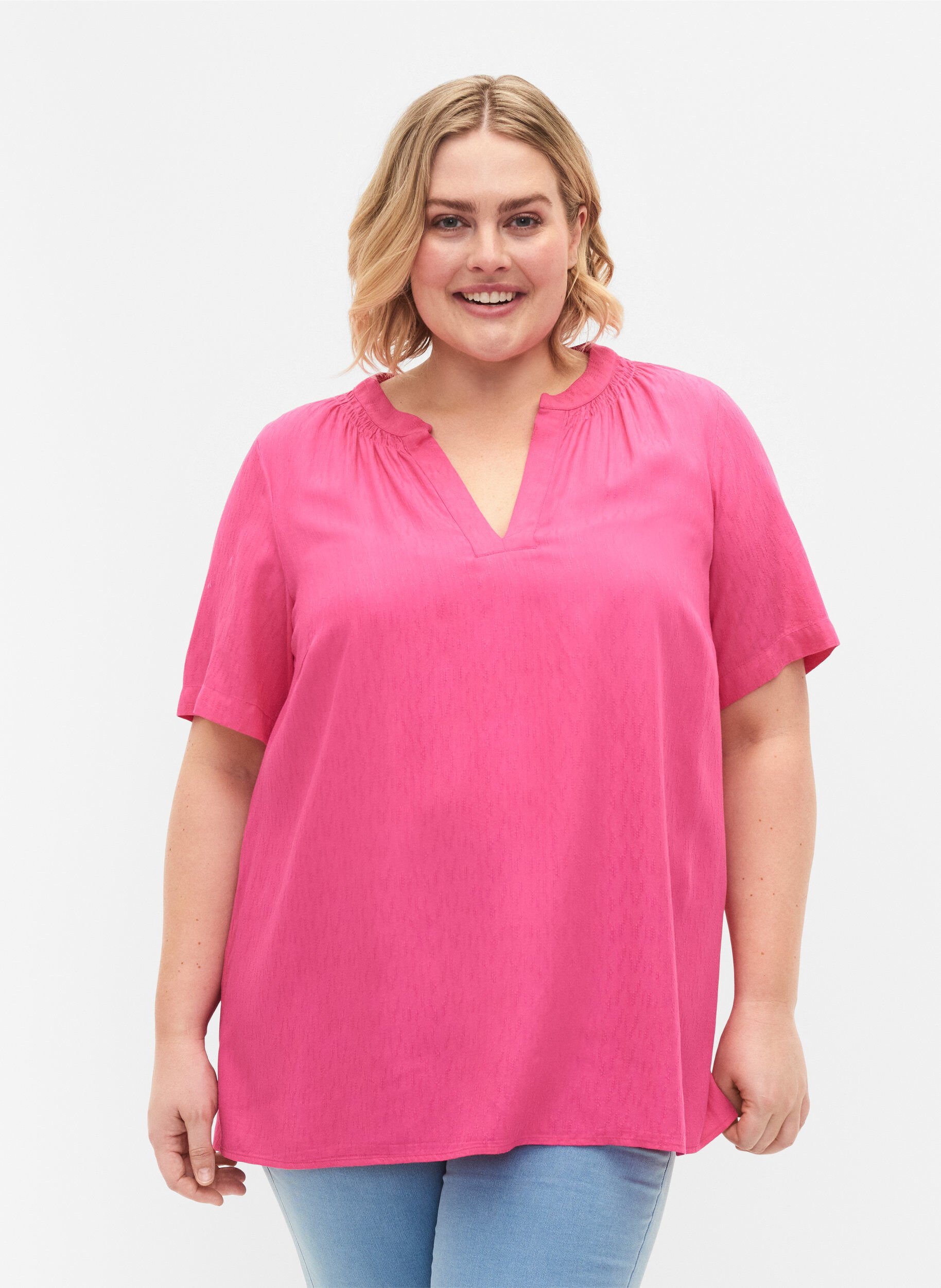 Zizzi Kurz&auml;rmlige Viskosebluse mit V-Ausschnitt, Shocking Pink, Model image number 0
