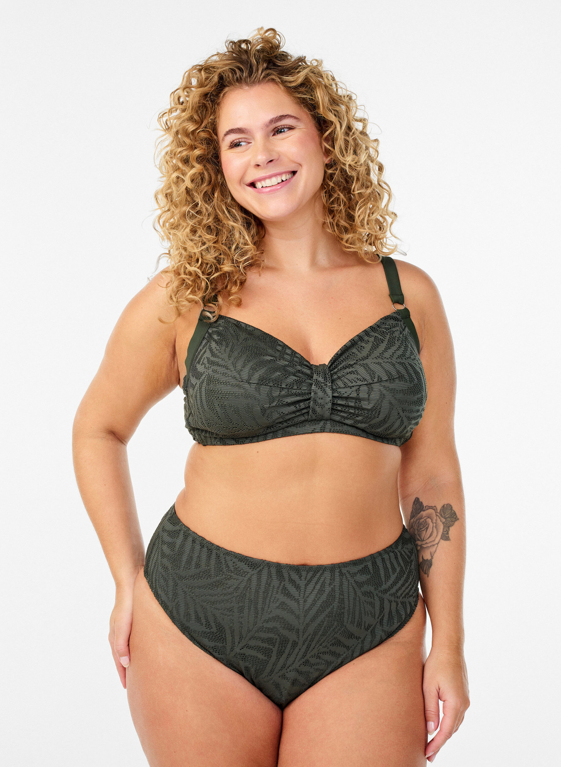 Zizzi Brasilianischer Bikini-Slip aus strukturiertem Mesh, Gr&uuml;n, Model image number 0
