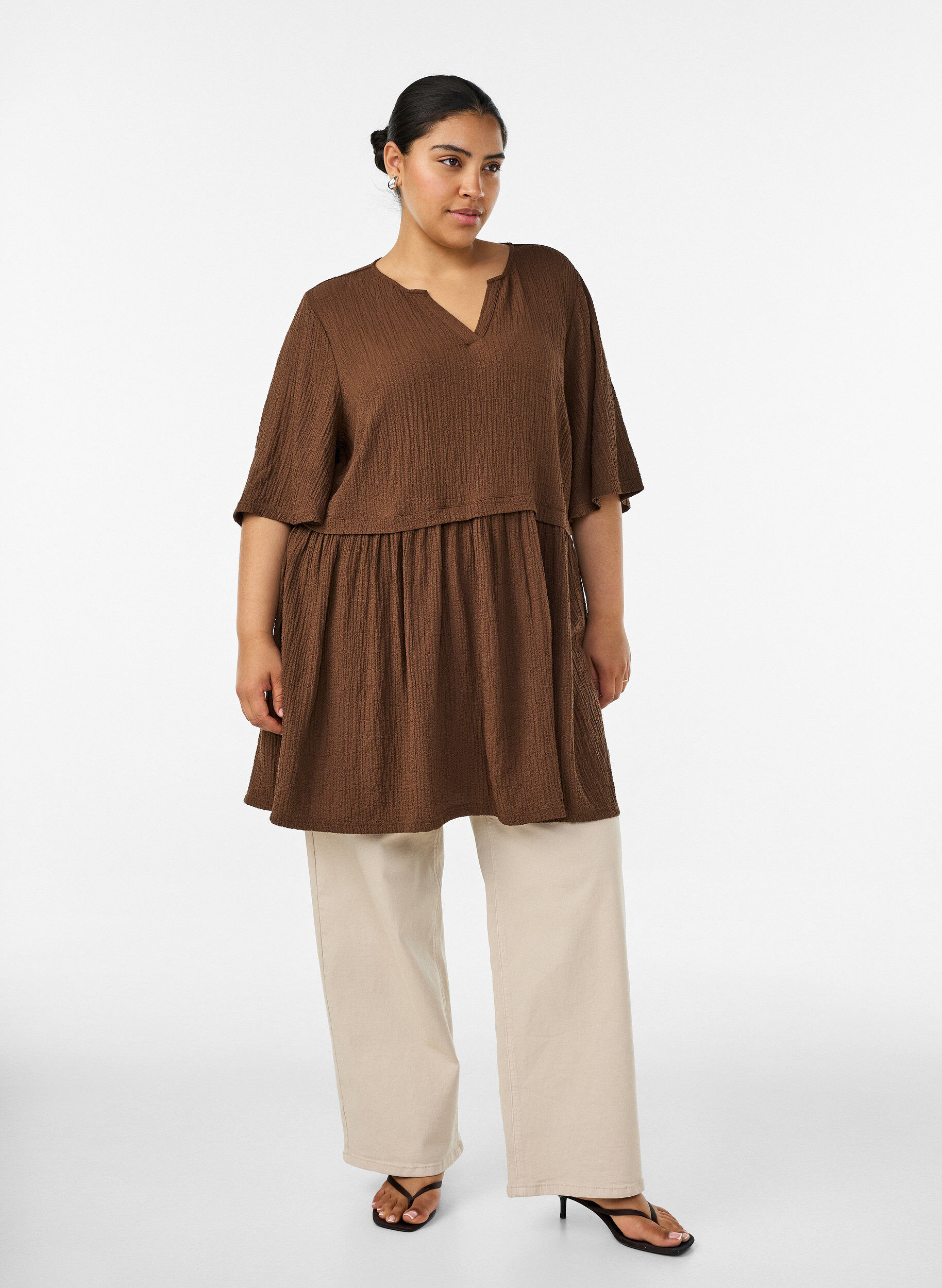 ZizziTunika mit Crinkle-Struktur und 1/2-&Auml;rmeln, Braun, Model image number 1