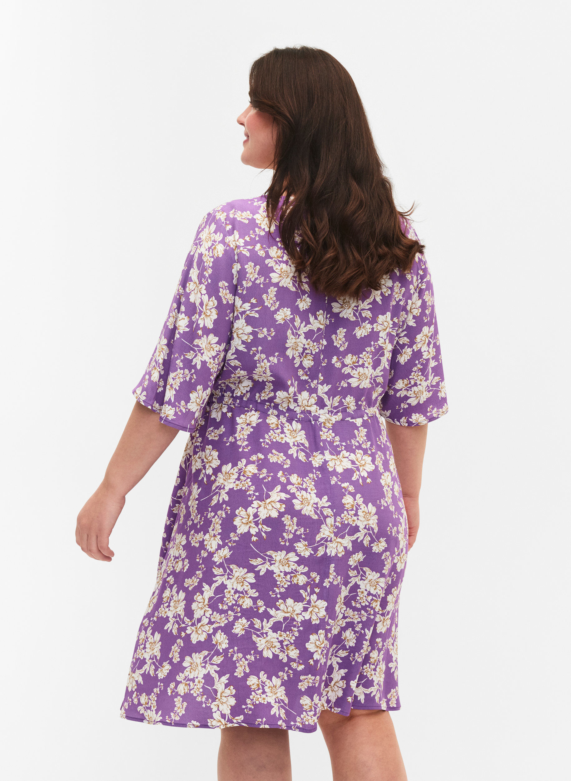 Zizzi Kleid mit 1/2 &Auml;rmeln und Blumenmuster aus Viskose, Purple Flower AOP, Model image number 1