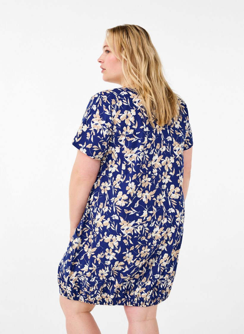 Kurzärmliges Baumwollkleid mit Blumenaufdruck, Blau, Model image number 2