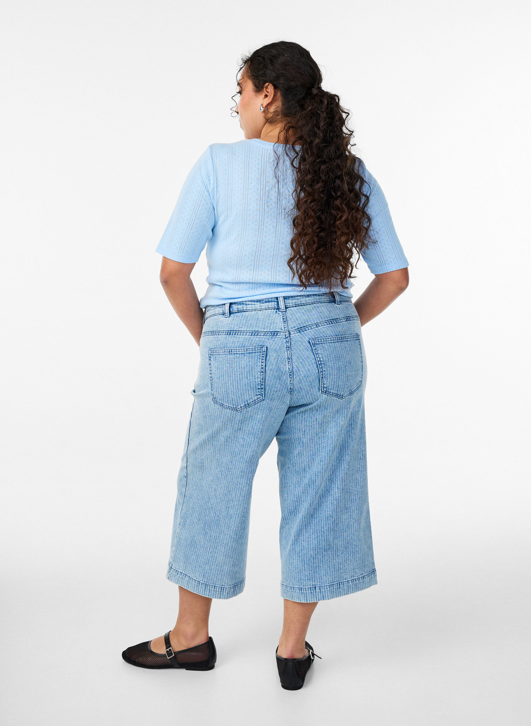 Zizzi Culotte-Jeans mit Nadelstreifen und weitem Bein, Blau, Model image number 1