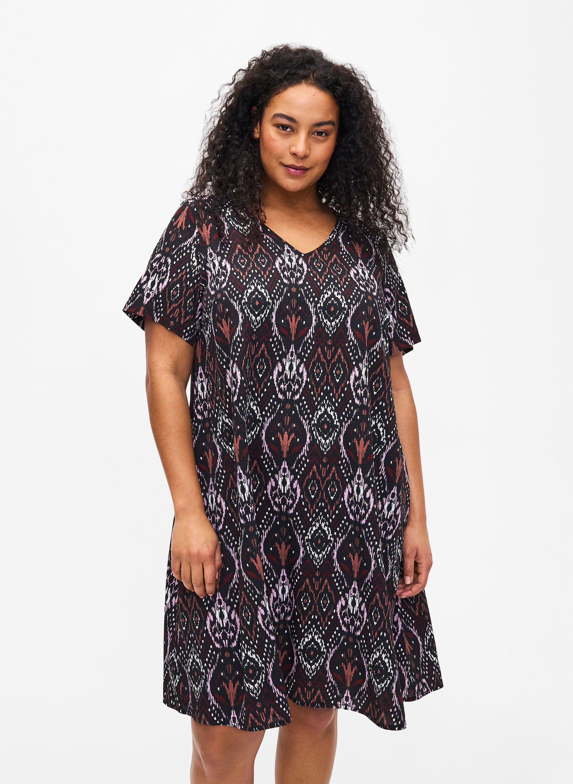 Zizzi FLASH &ndash; Kleid mit V-Ausschnitt und Aufdruck, Black Rose Ethnic, Model image number 0