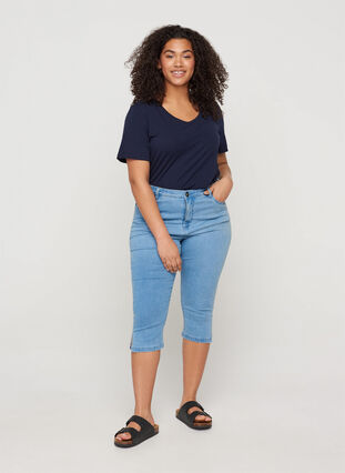 Hochtaillierte Capri Jeans aus Baumwollmischung, Light blue denim, Model image number 0
