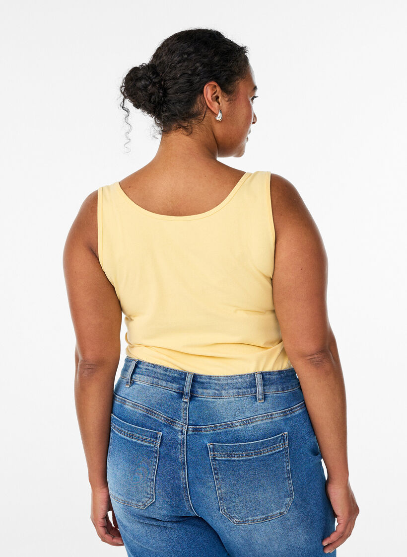 Einfarbiges Basic Top aus Baumwolle, Gelb, Model image number 2