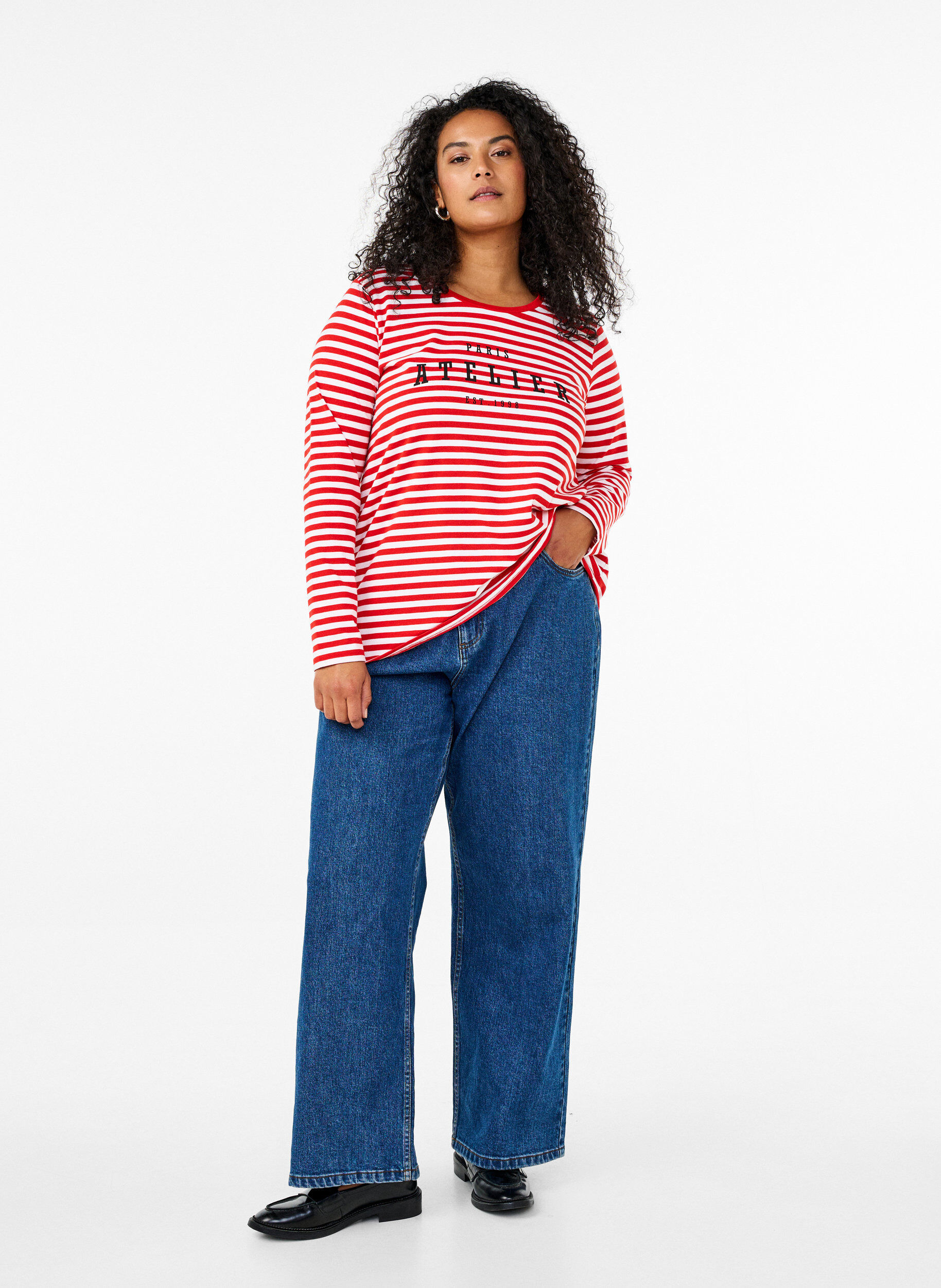 Zizzi Gestreifte Bluse mit Motiv, Whitew.FlameS.Stripe, Model image number 2