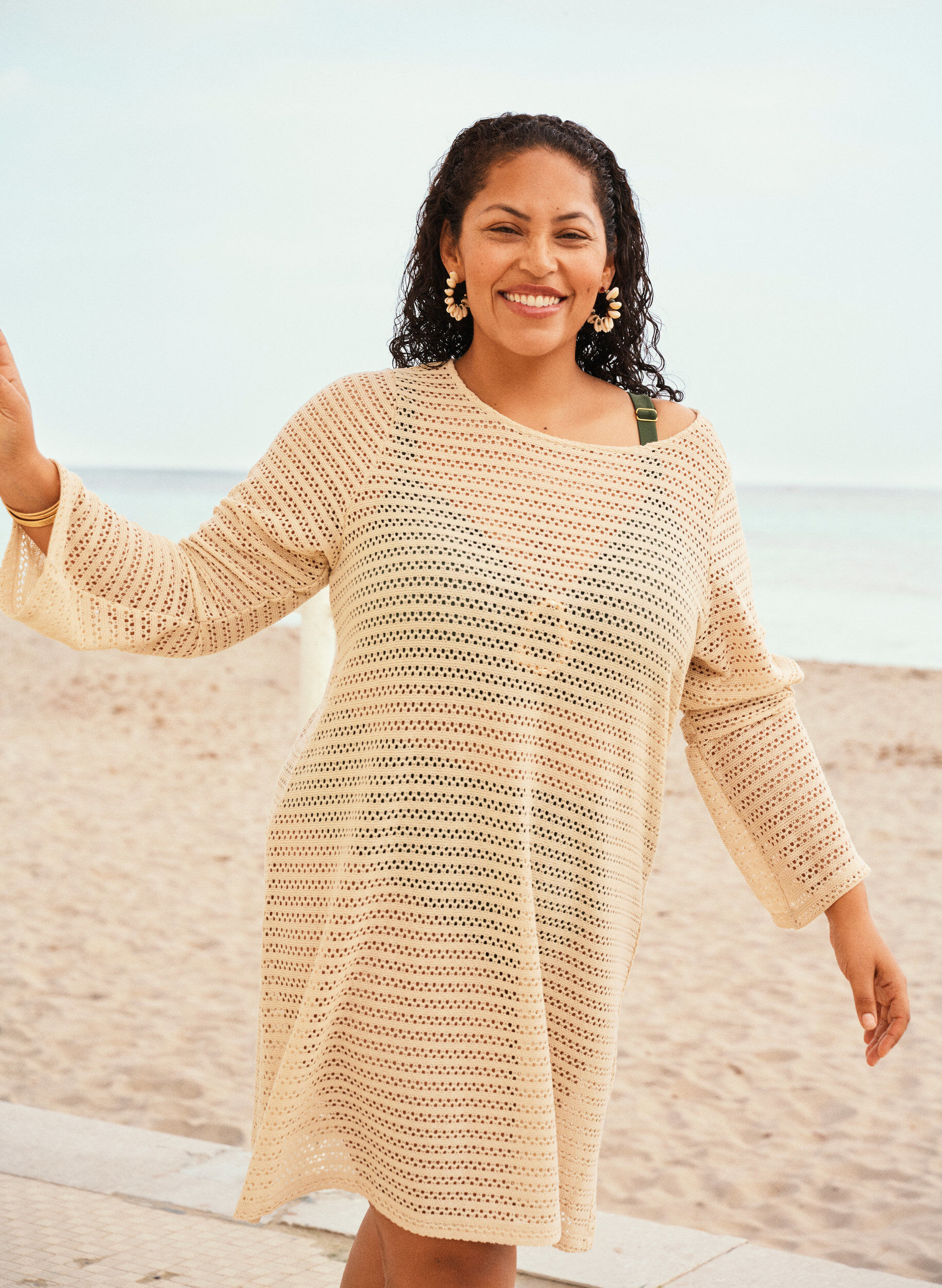 Zizzi Strandkleid mit Lochstickerei und langen &Auml;rmeln, Beige, Image image number 0