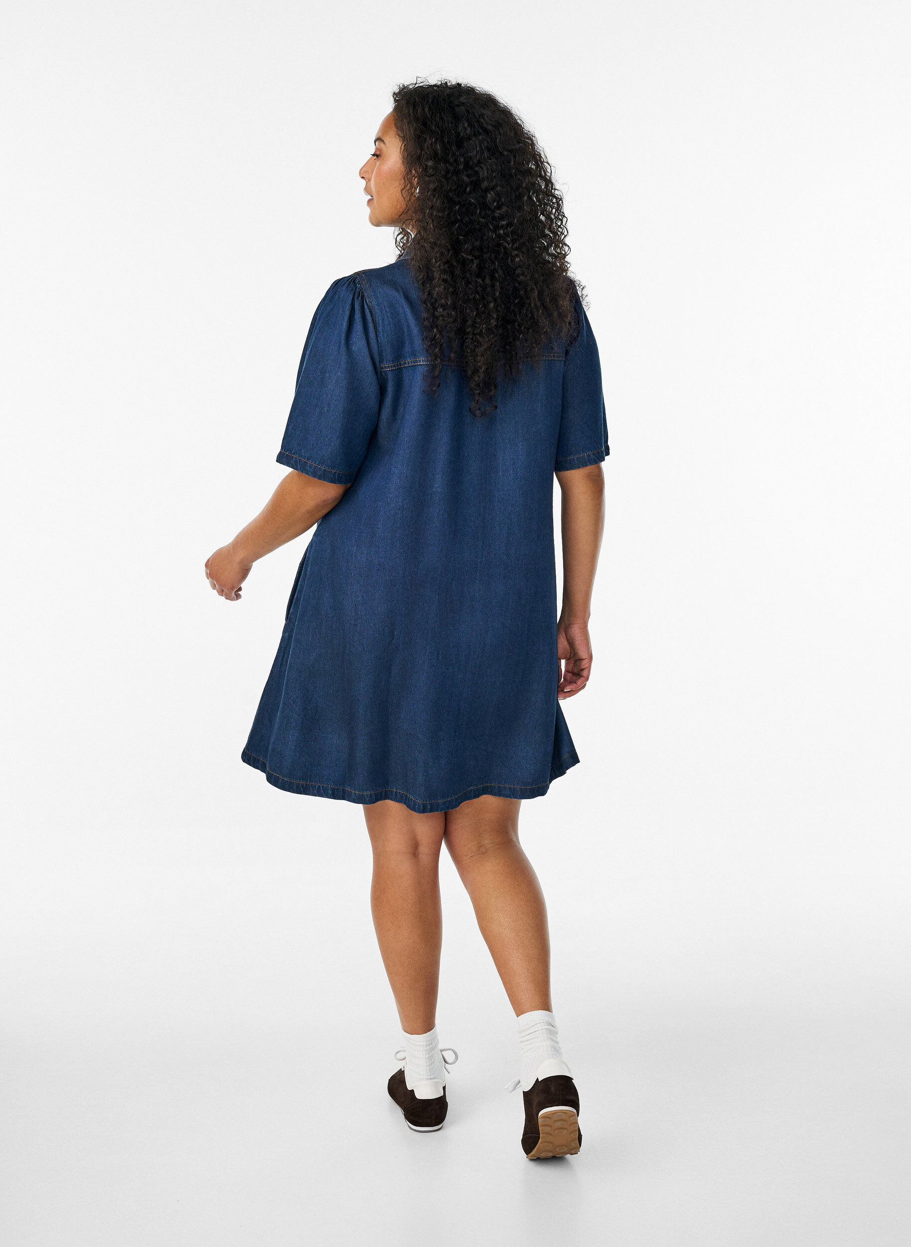 ZizziJeanskleid aus Lyocell mit Kn&ouml;pfen und kurzen &Auml;rmeln, Blau, Model image number 2