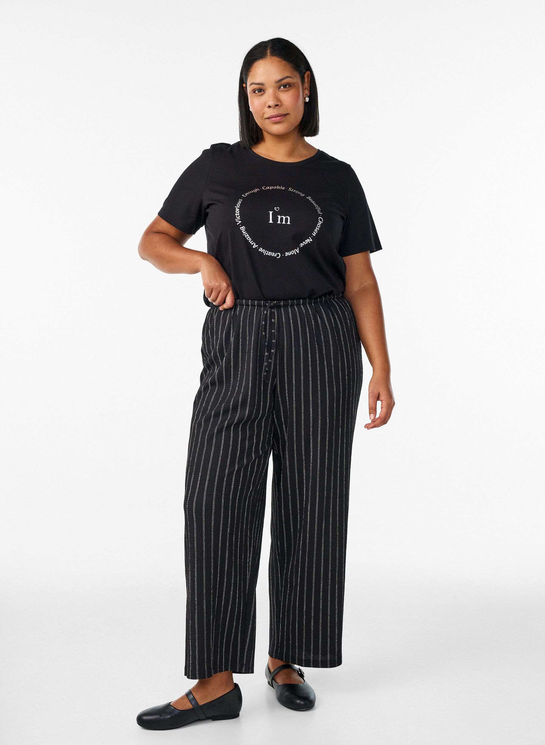 Zizzi T-Shirt mit Print, Schwarz, Model image number 1