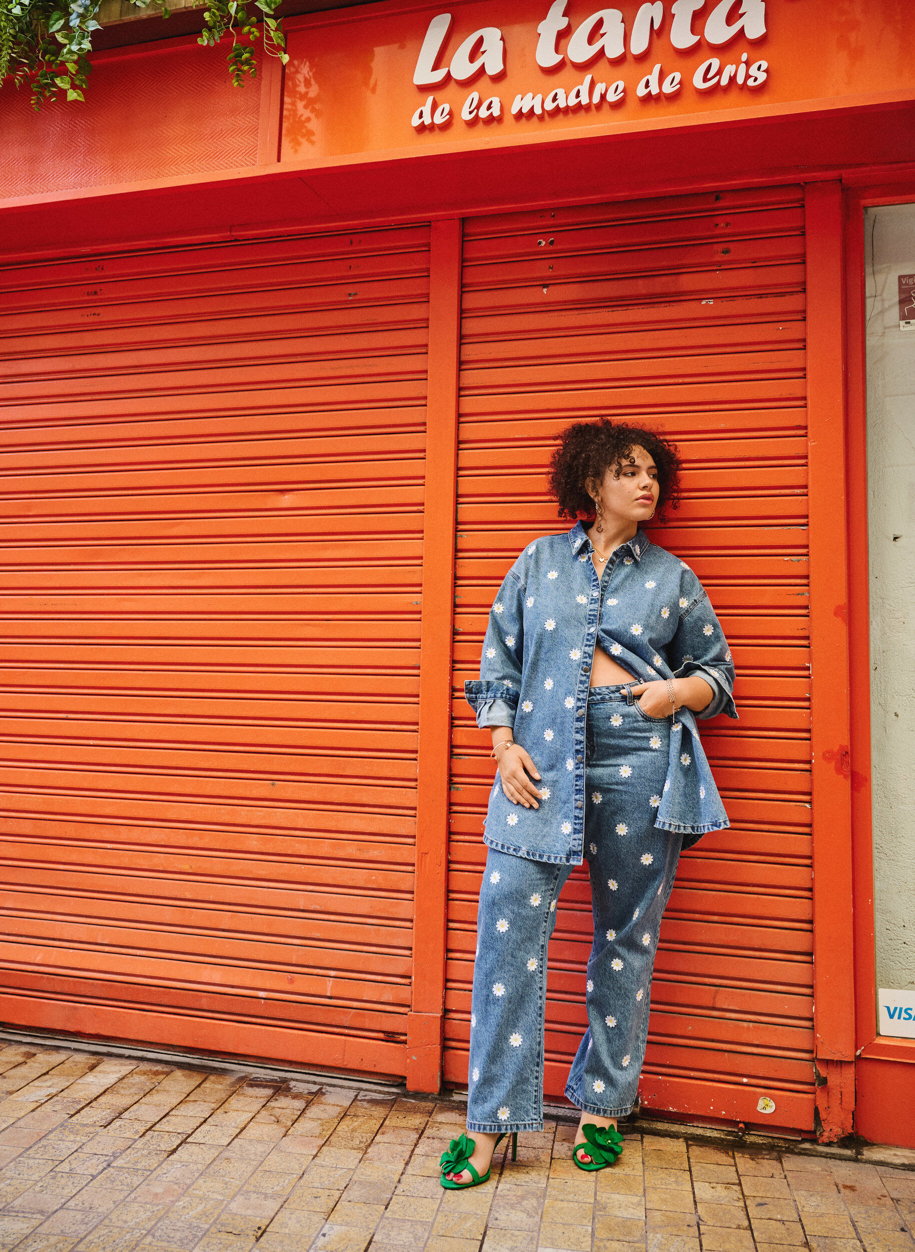 Zizzi  Gemma Jeans mit hoher Taille und G&auml;nsebl&uuml;mchen, Blau, Image image number 0